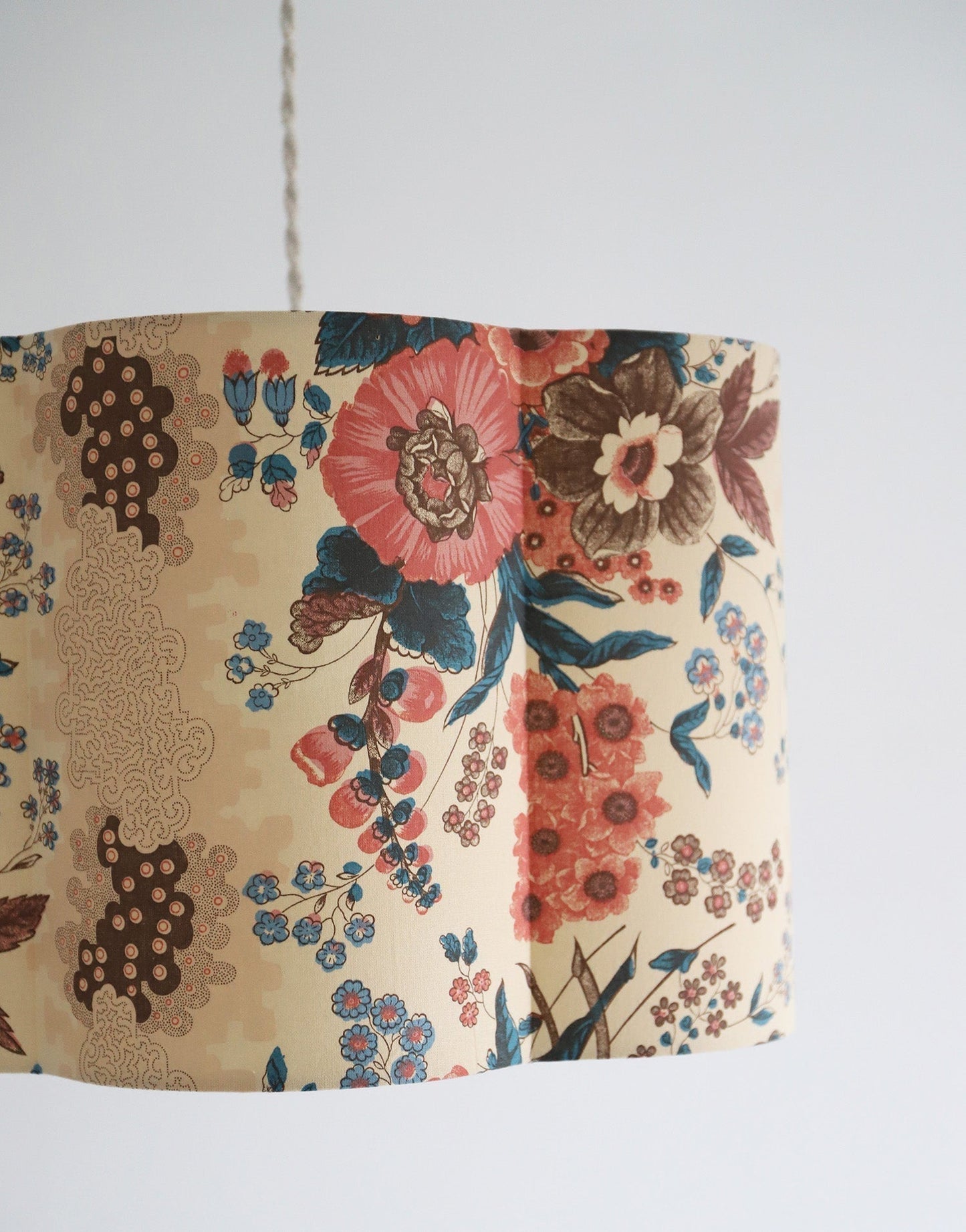 Flora Flower-Shaped Pendant Light "Isabelle"