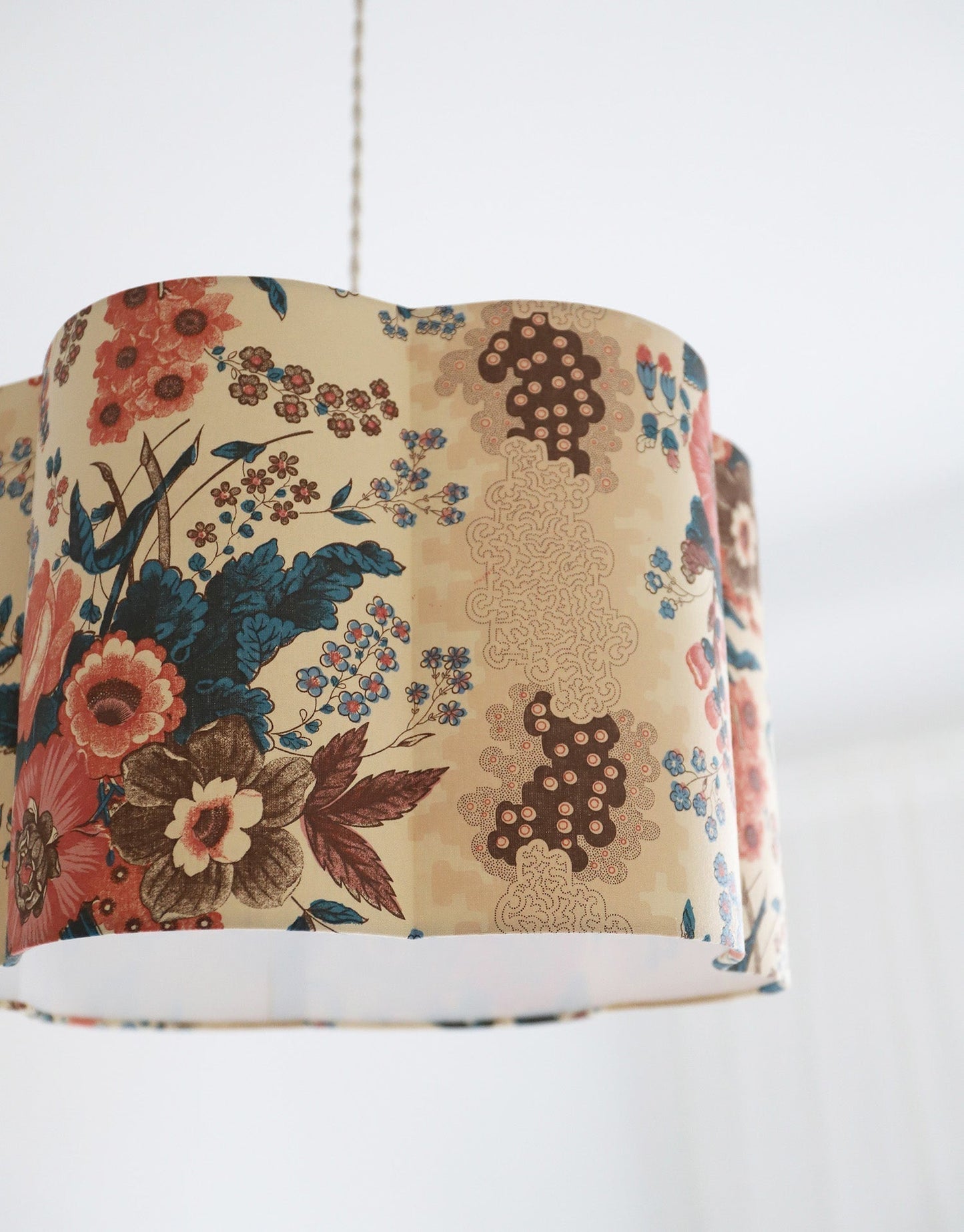 Flora Flower-Shaped Pendant Light "Isabelle"