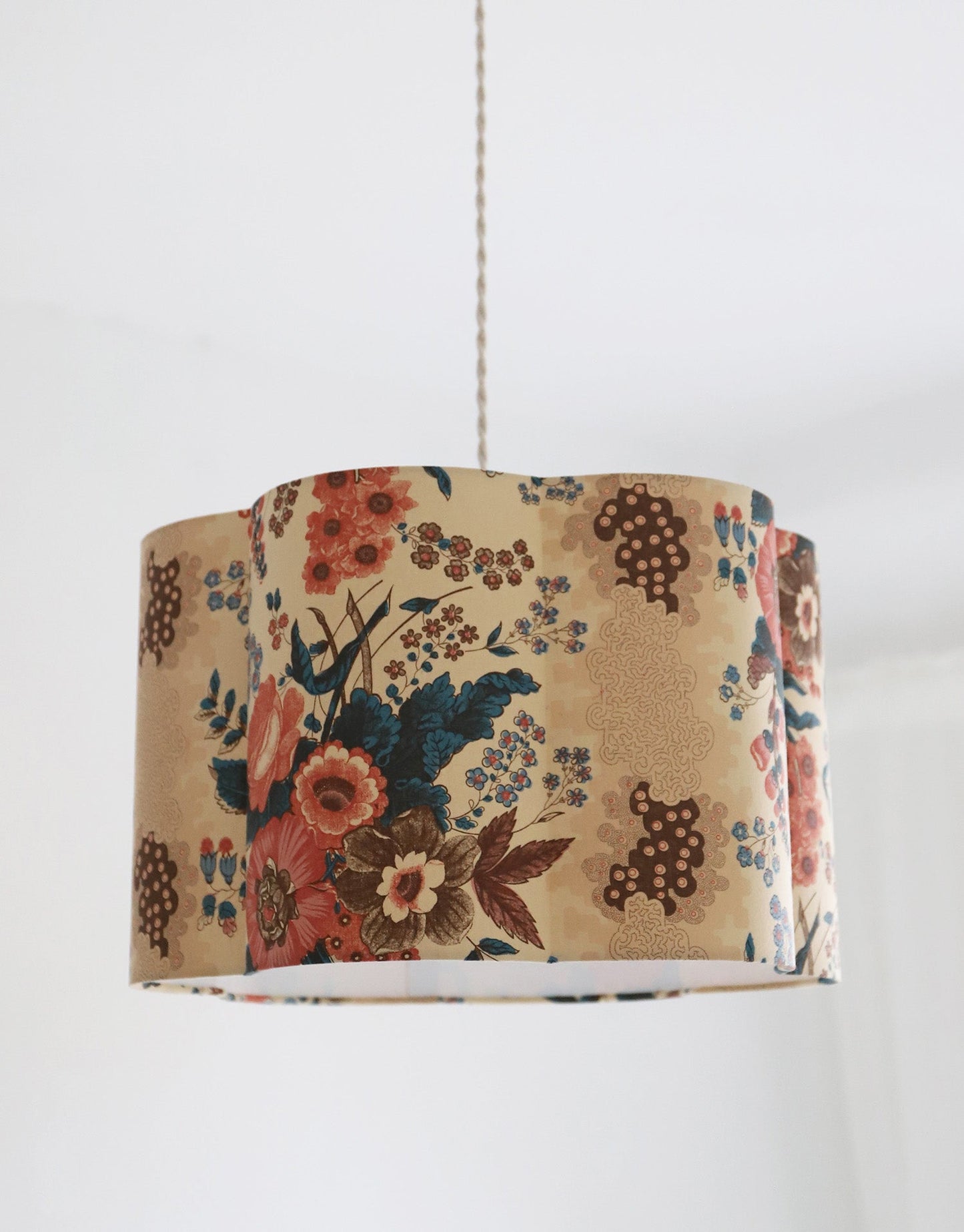 Flora Flower-Shaped Pendant Light "Isabelle"