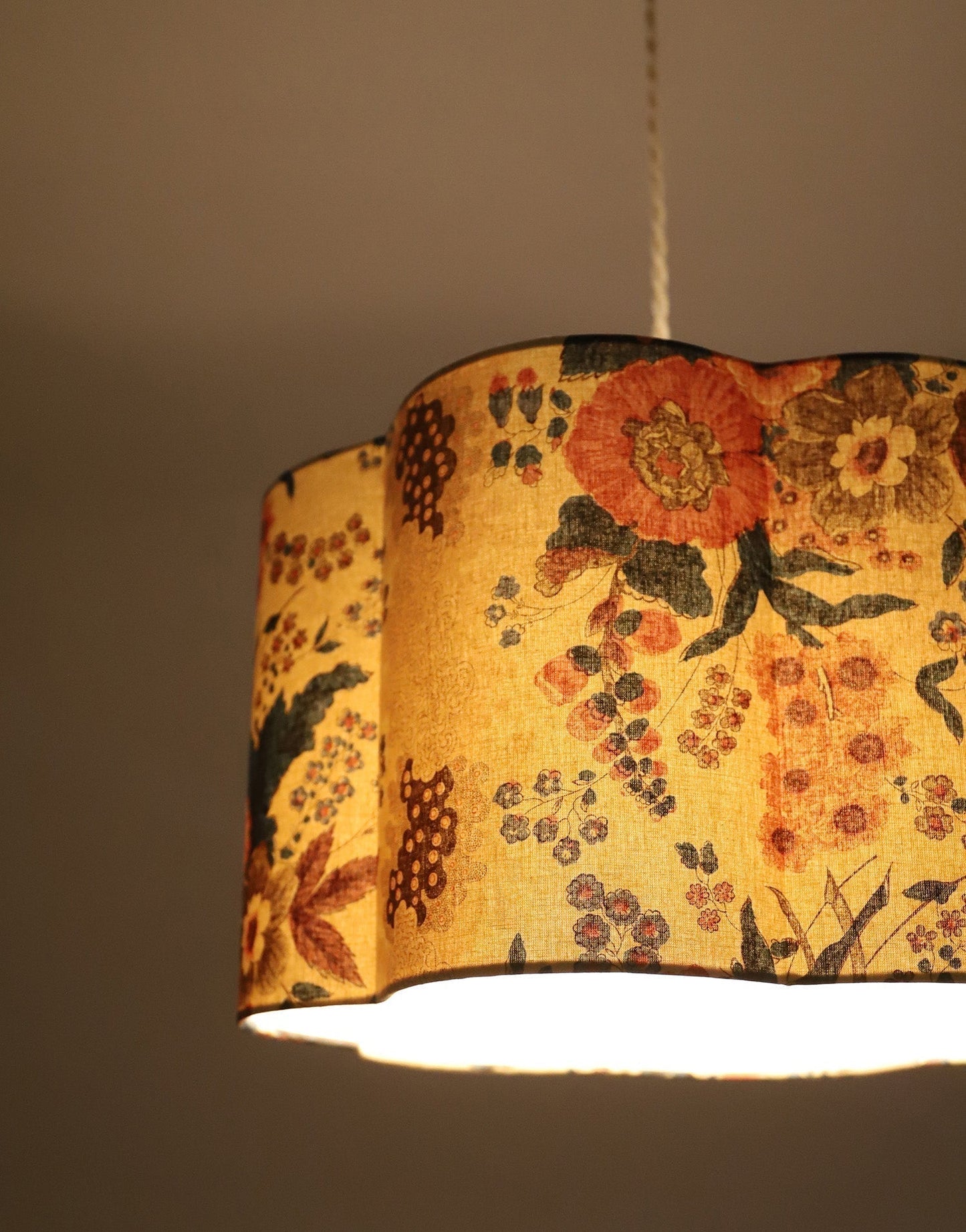 Flora Flower-Shaped Pendant Light "Isabelle"