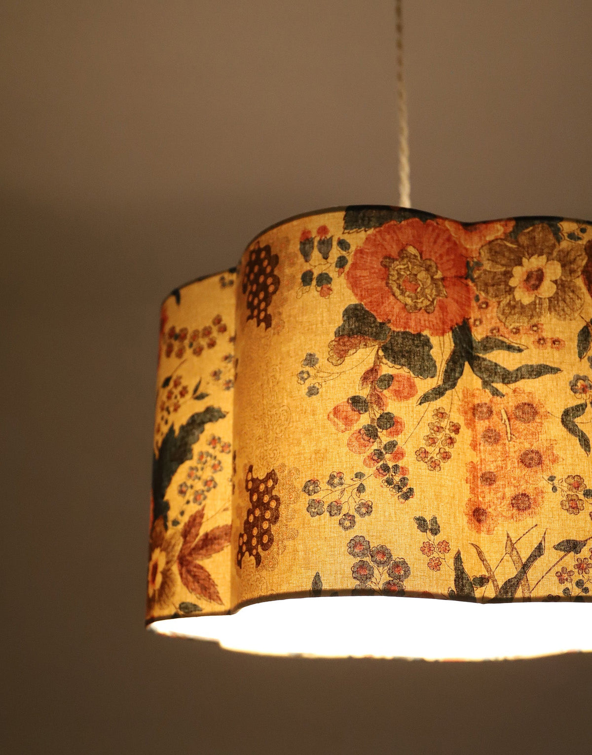 Flora Flower-Shaped Pendant Light "Isabelle"