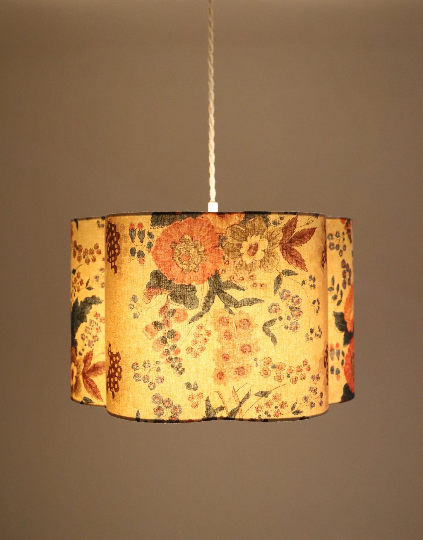 Flora Flower-Shaped Pendant Light "Isabelle"