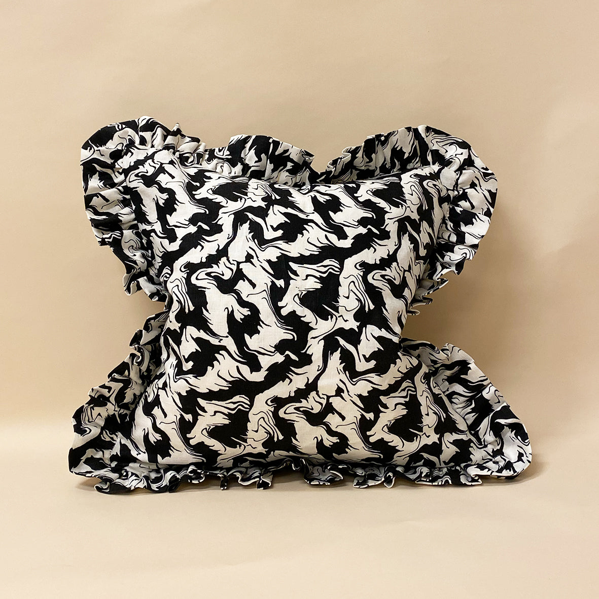 Pillow / Gilbert / Black