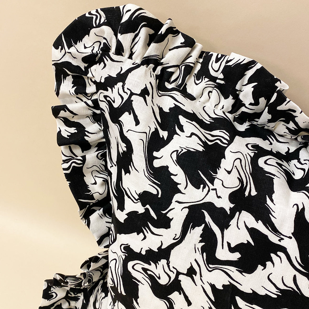 Pillow / Gilbert / Black