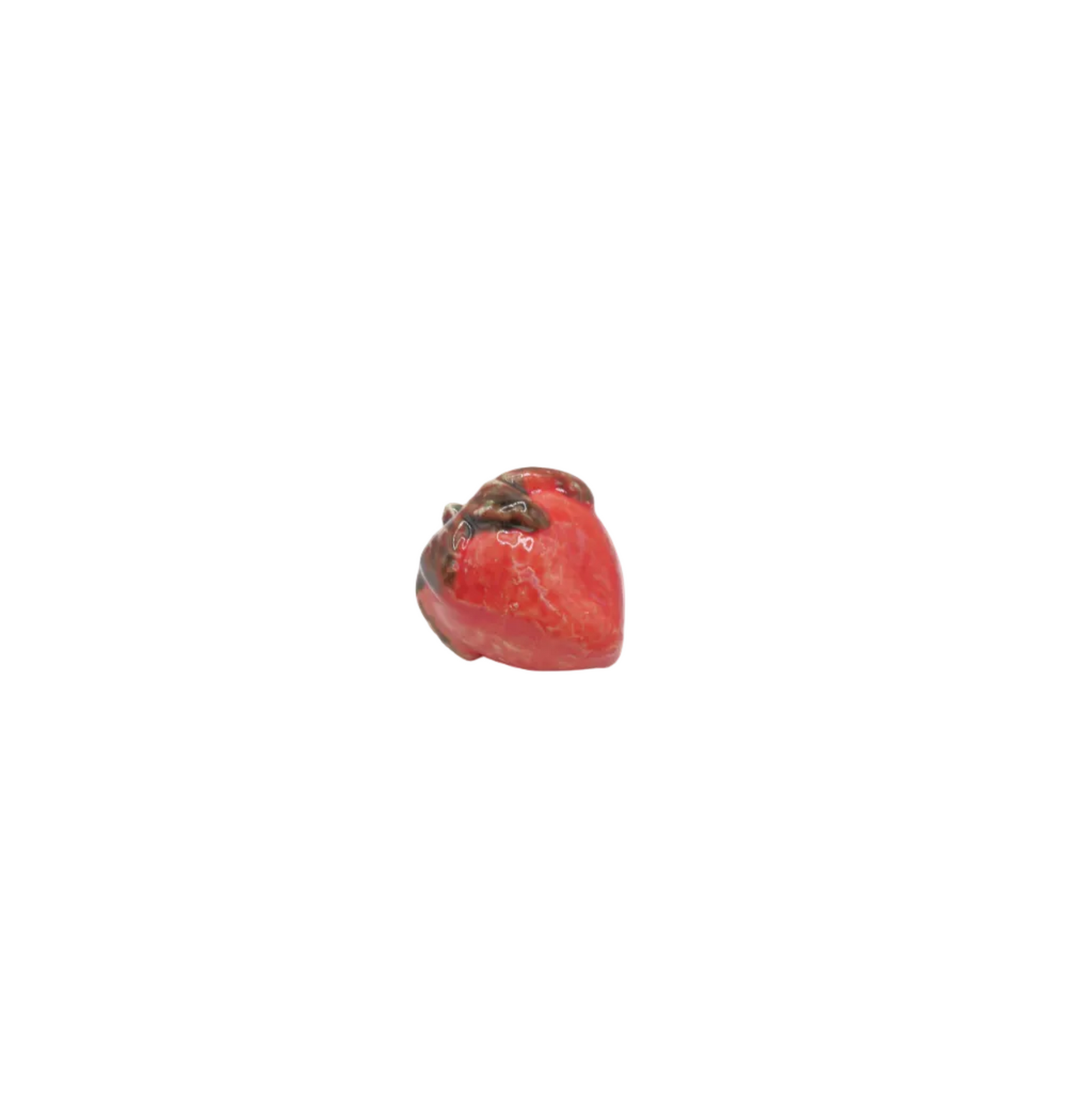 Handmade ceramic red strawberry with glossy glaze – artisan stoneware fruit decor handcrafted in Spain.