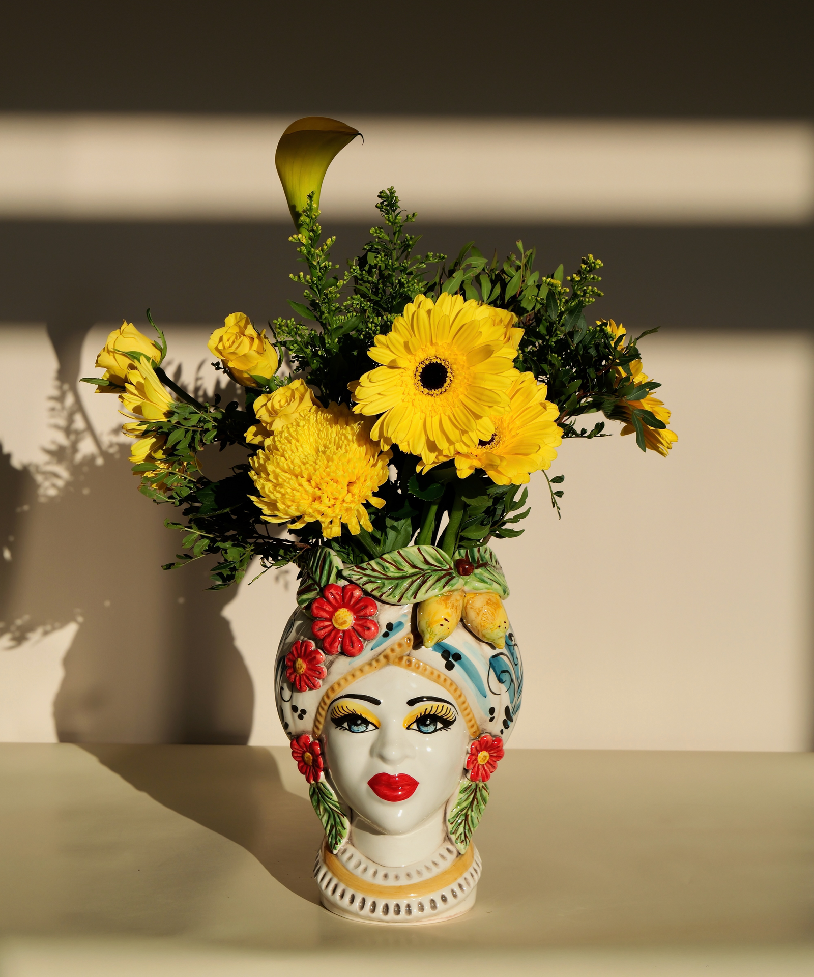 Handcrafted large Sicilian Testa di Moro head vase with sculpted lemons – a bold ceramic centerpiece for flowers