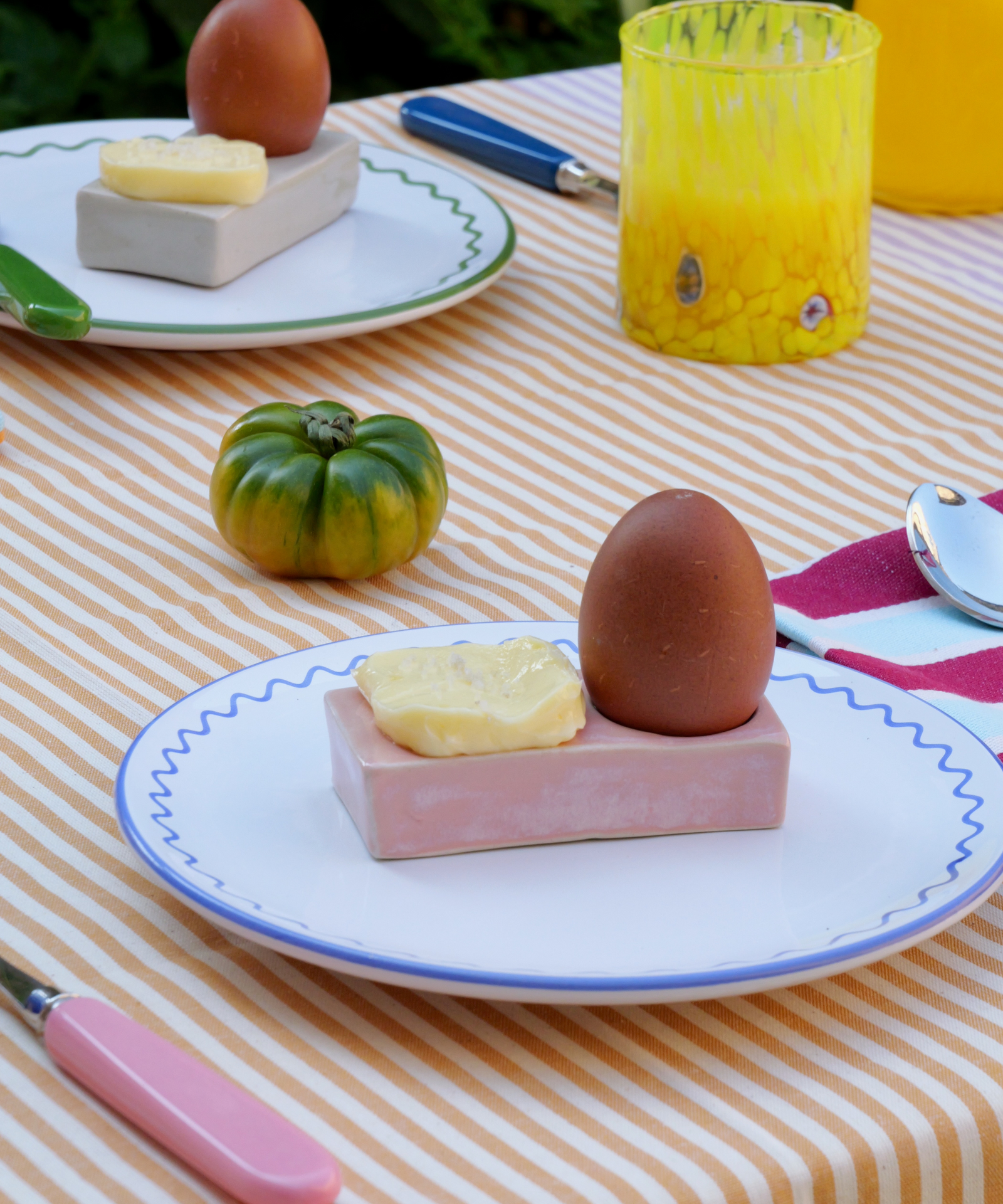 Handmade rectangular stoneware egg cup in a pink finish. Artisanal design with a minimalist aesthetic, perfect for serving soft-boiled eggs. Unique handcrafted texture and earthy tone, ideal for rustic or modern kitchen décor.