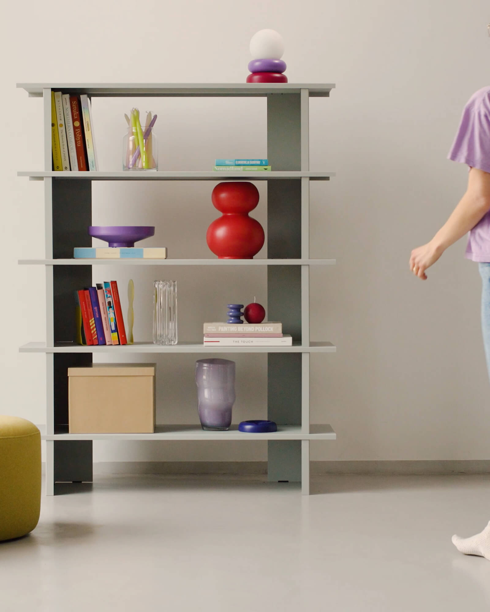 Hes Bookcase