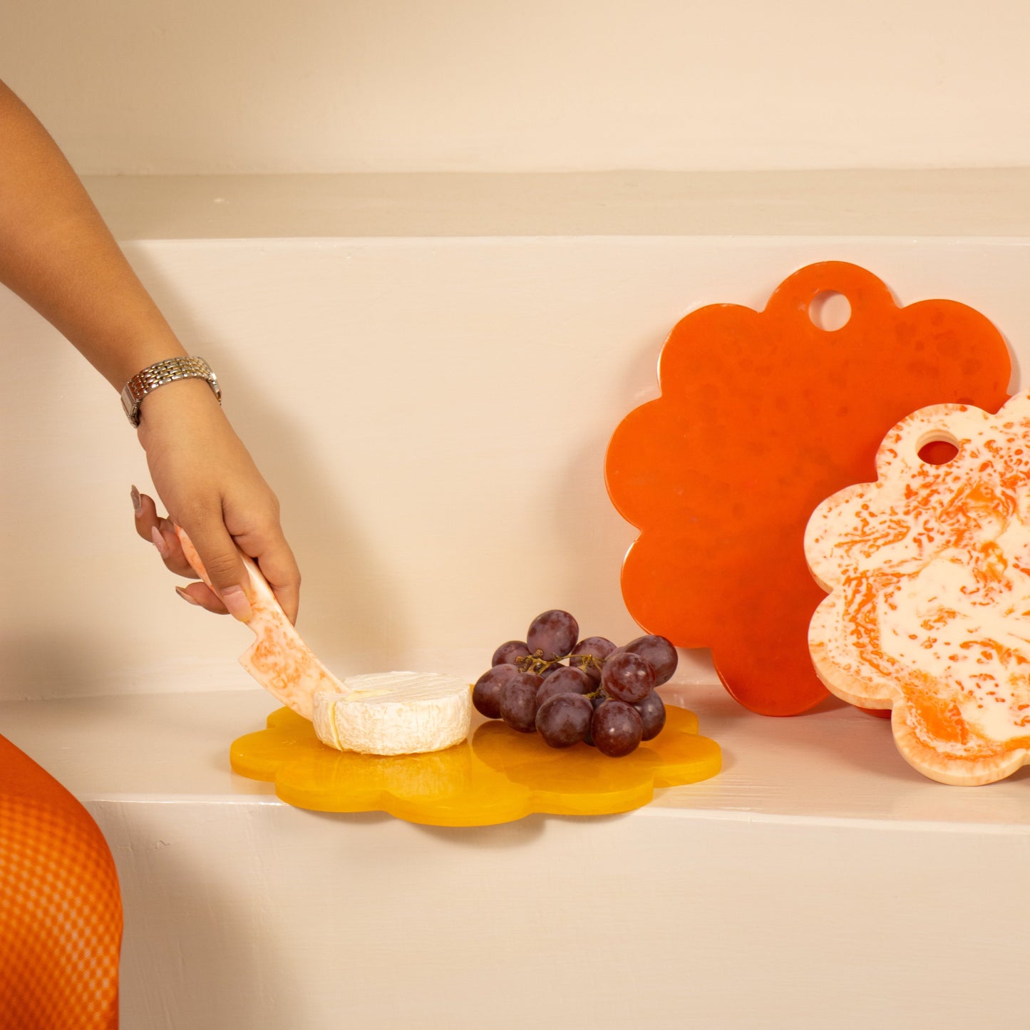 Scallop Resin Cheese Charcuterie Board, Pink 9 Inches - Casa Amarosa