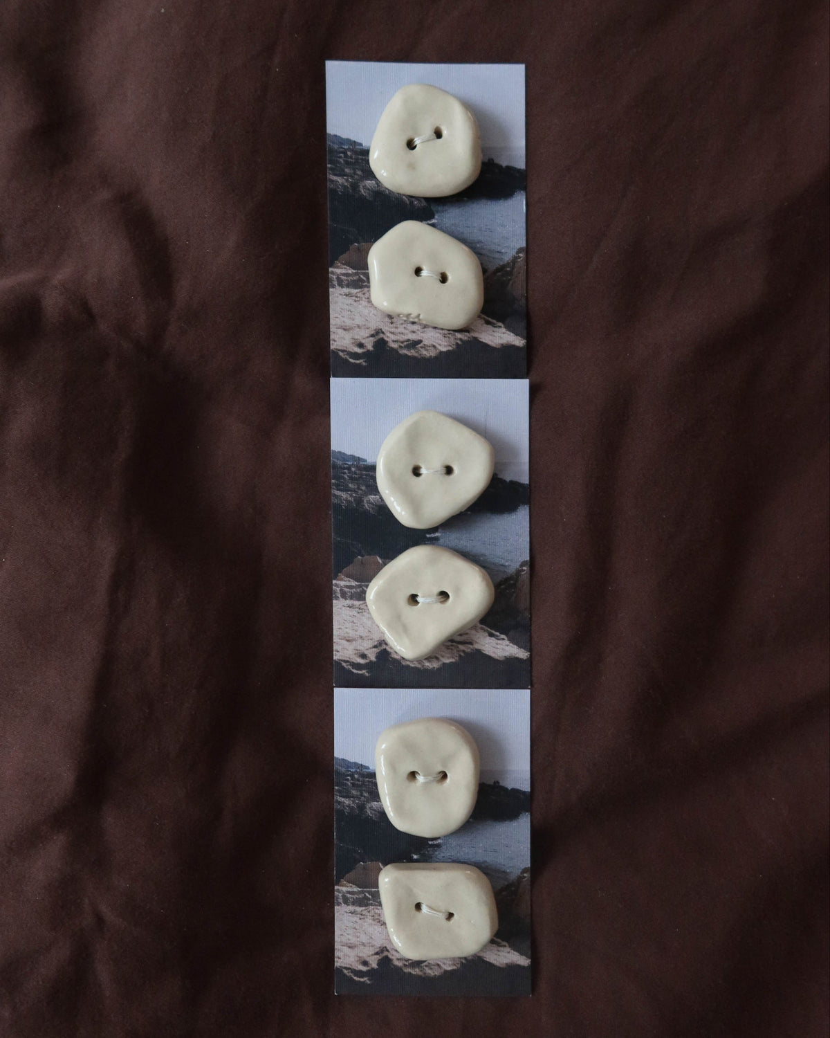 Set of 2 Buttons
