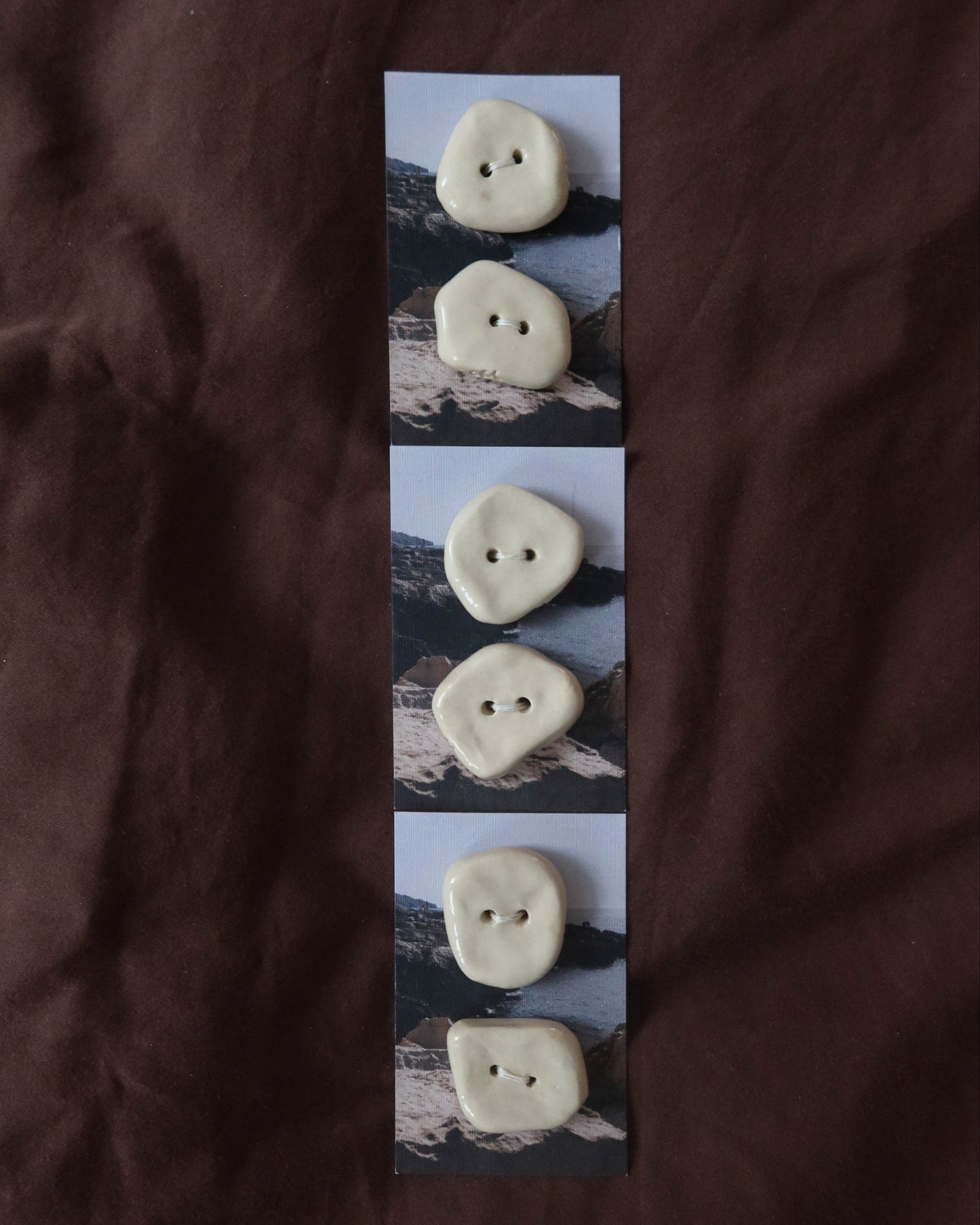 Set of 2 Buttons