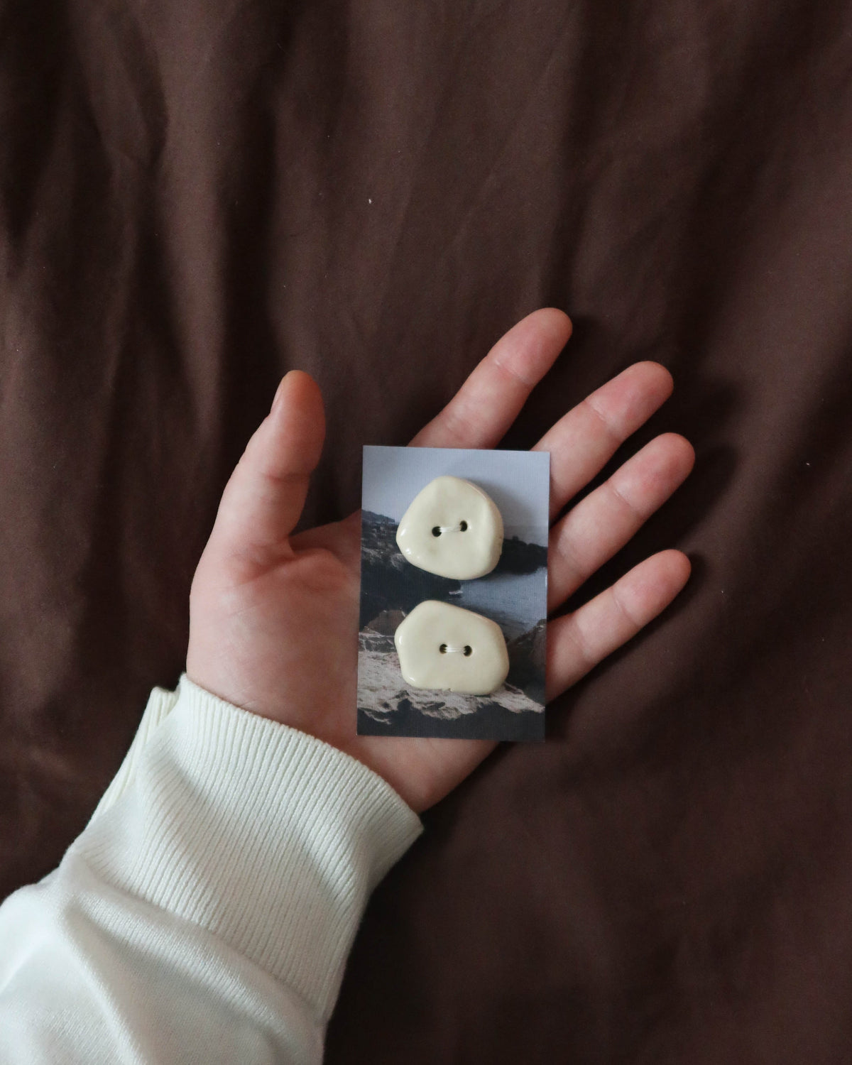 Set of 2 Buttons