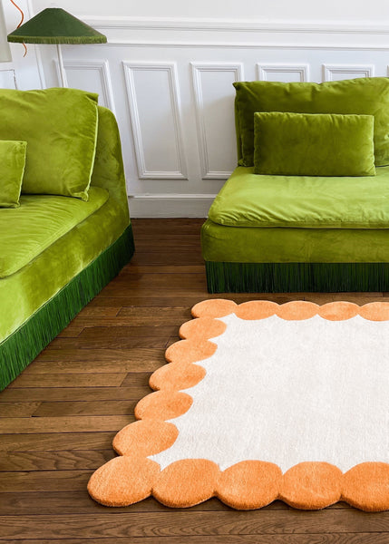 Tapis Claude - Orange avec deux canapés 