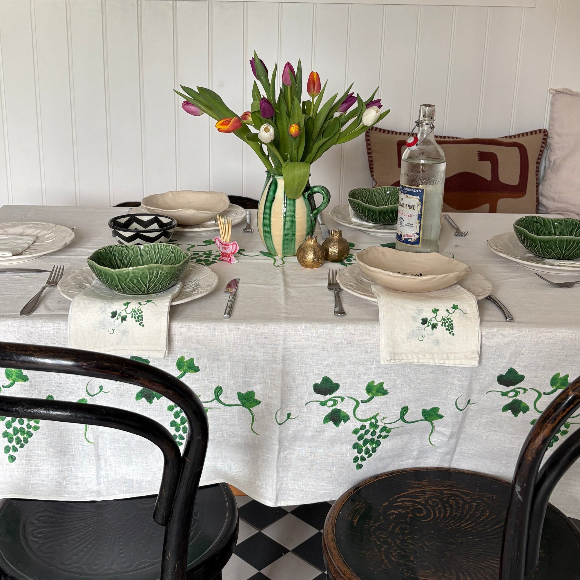 Dinette "The Vines" Grape Pattern Illustrated Tablecloth - Medium