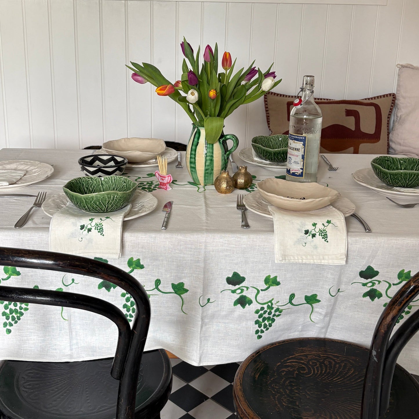 Dinette "The Vines" Grape Pattern Illustrated Tablecloth - Medium