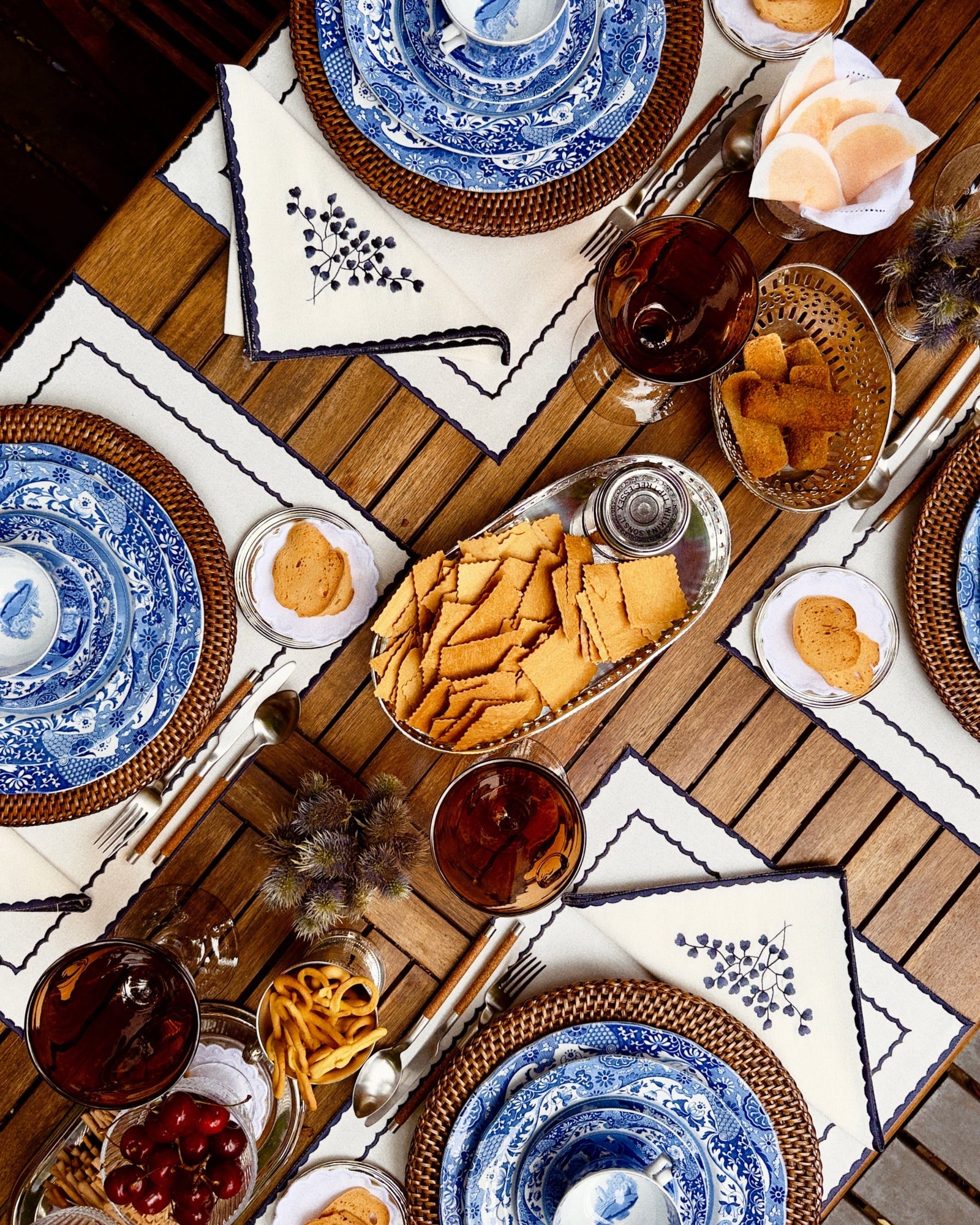 Avó Maria Aida Placemat, White with Blue
