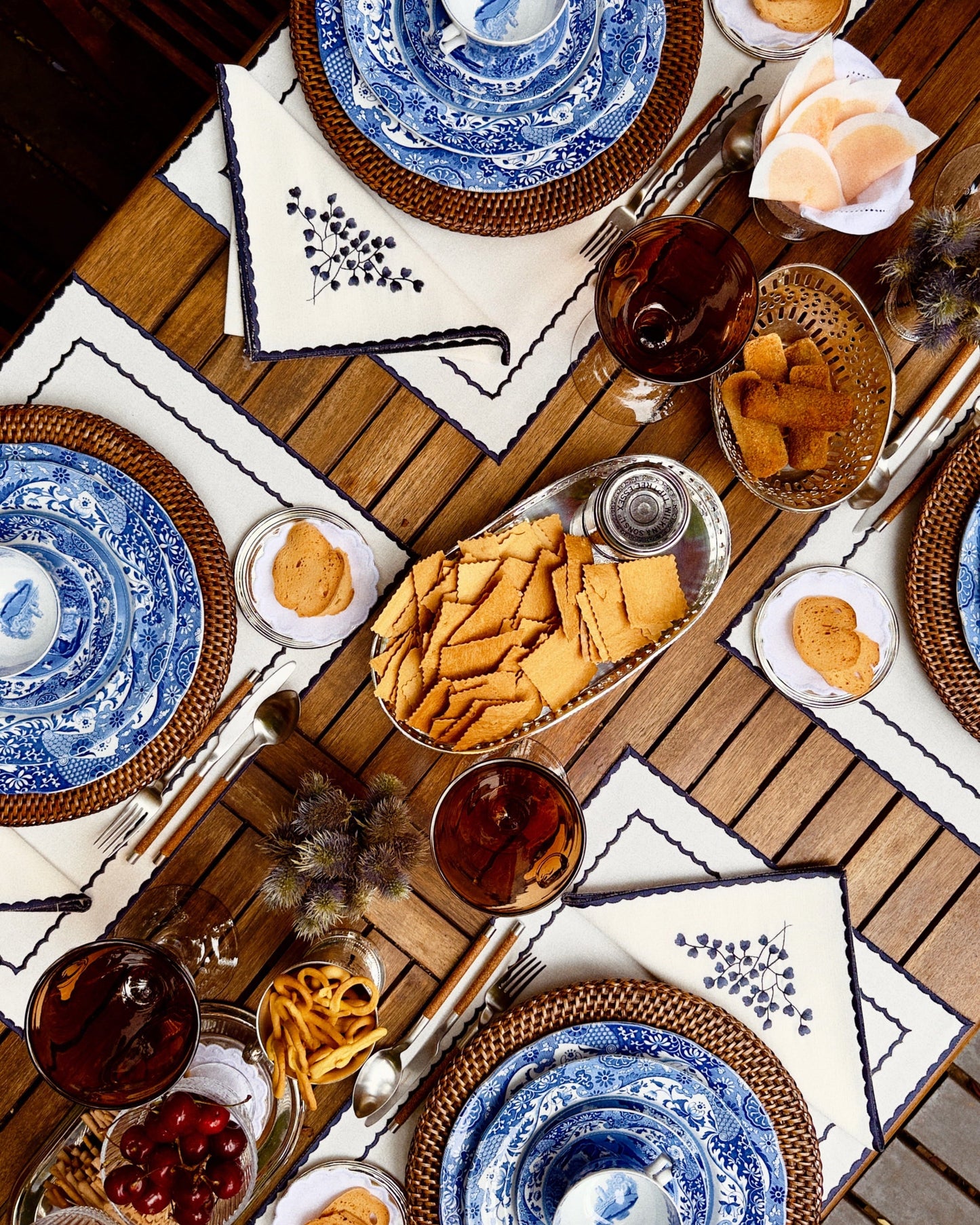 Avó Maria Aida Placemat, White with Blue