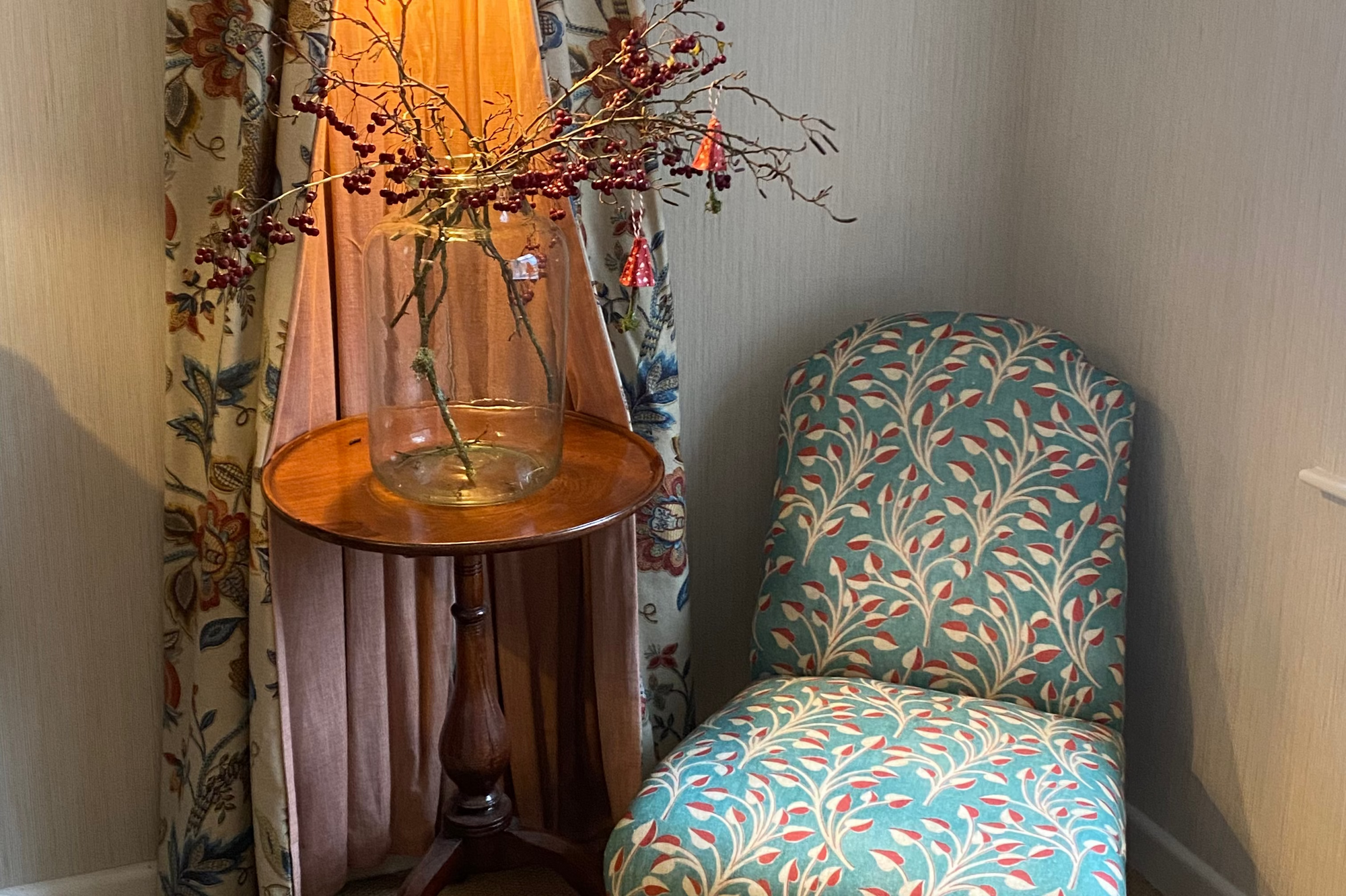 GUY – Antique Slipper Chair in Robert Kime Fabric