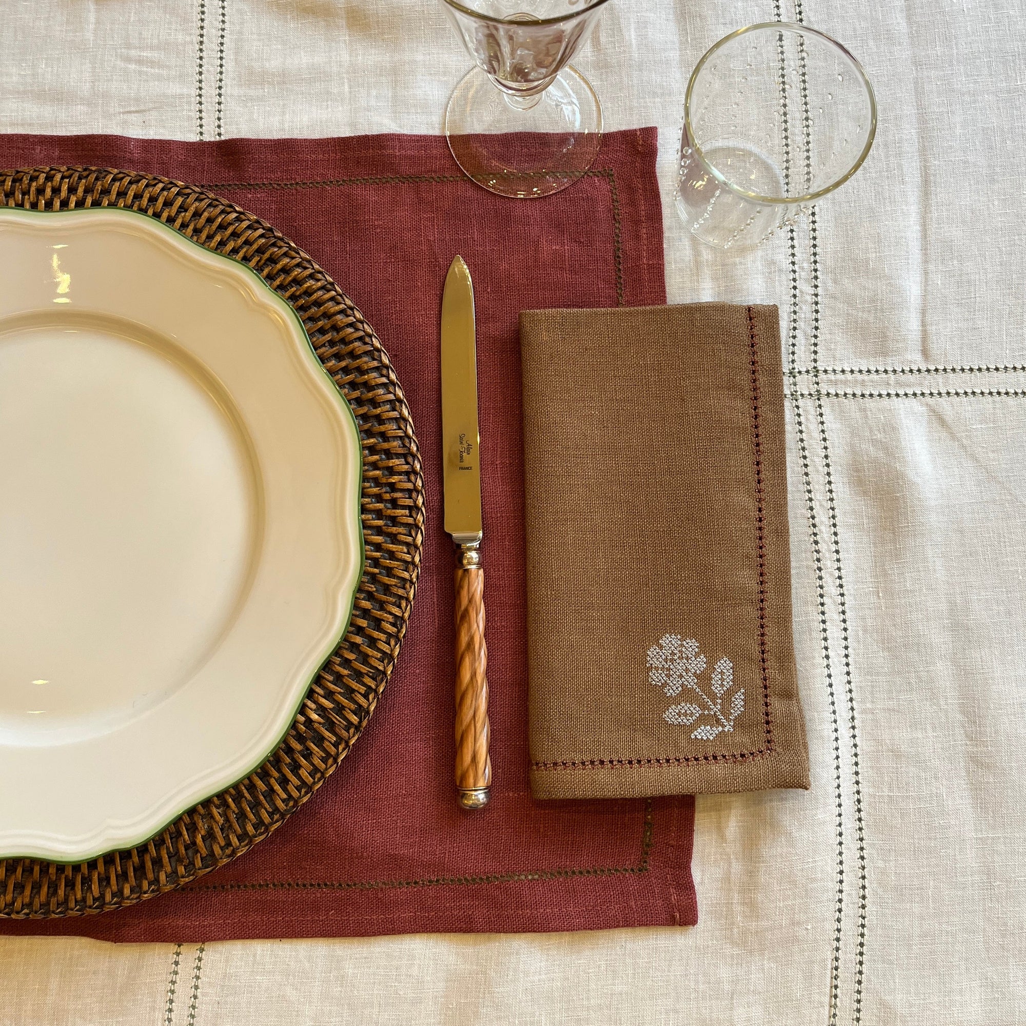 Set of Bronze Napkins with Ruslan Floral Embroidery
