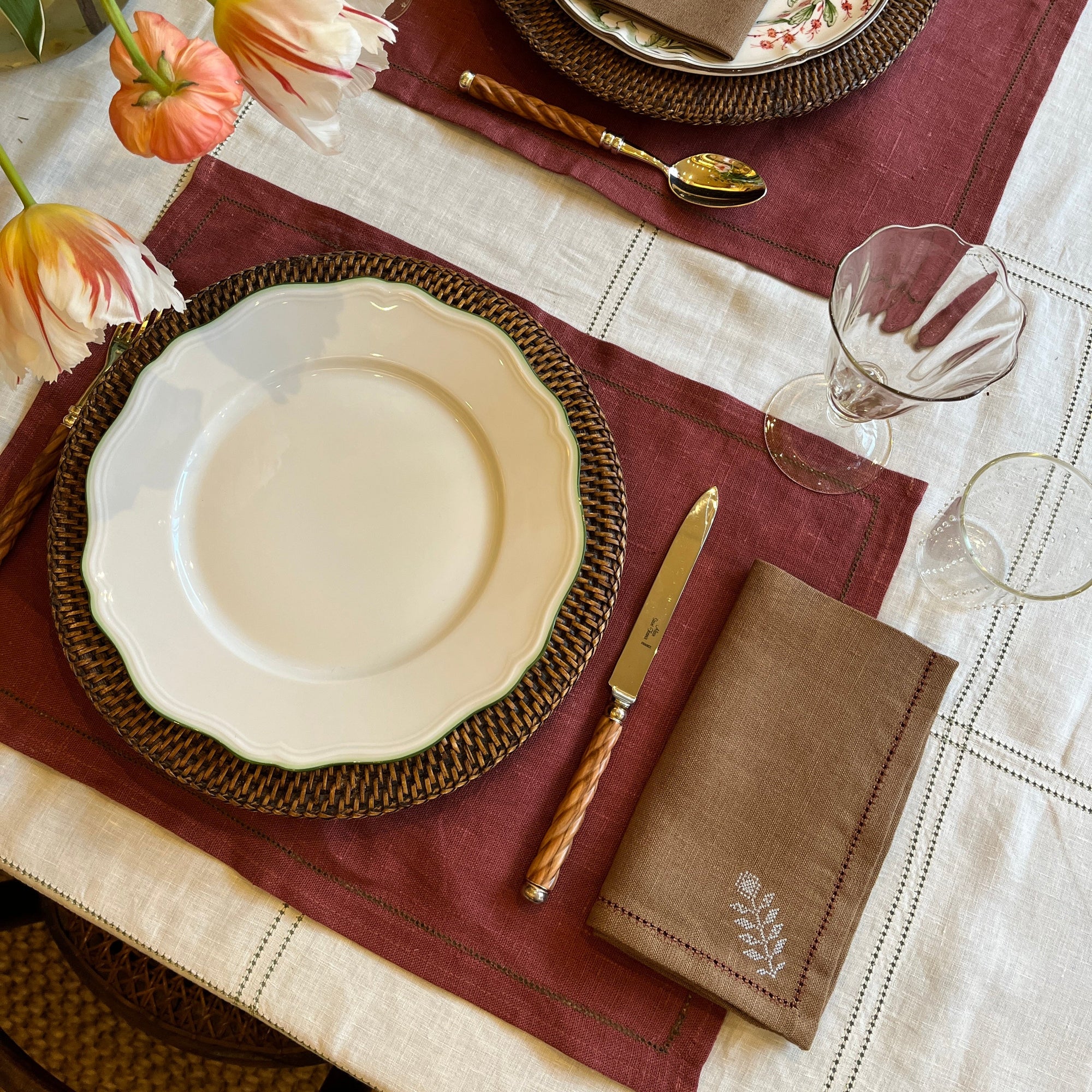 Set of Bronze Napkins with Ludmila Floral Embroidery