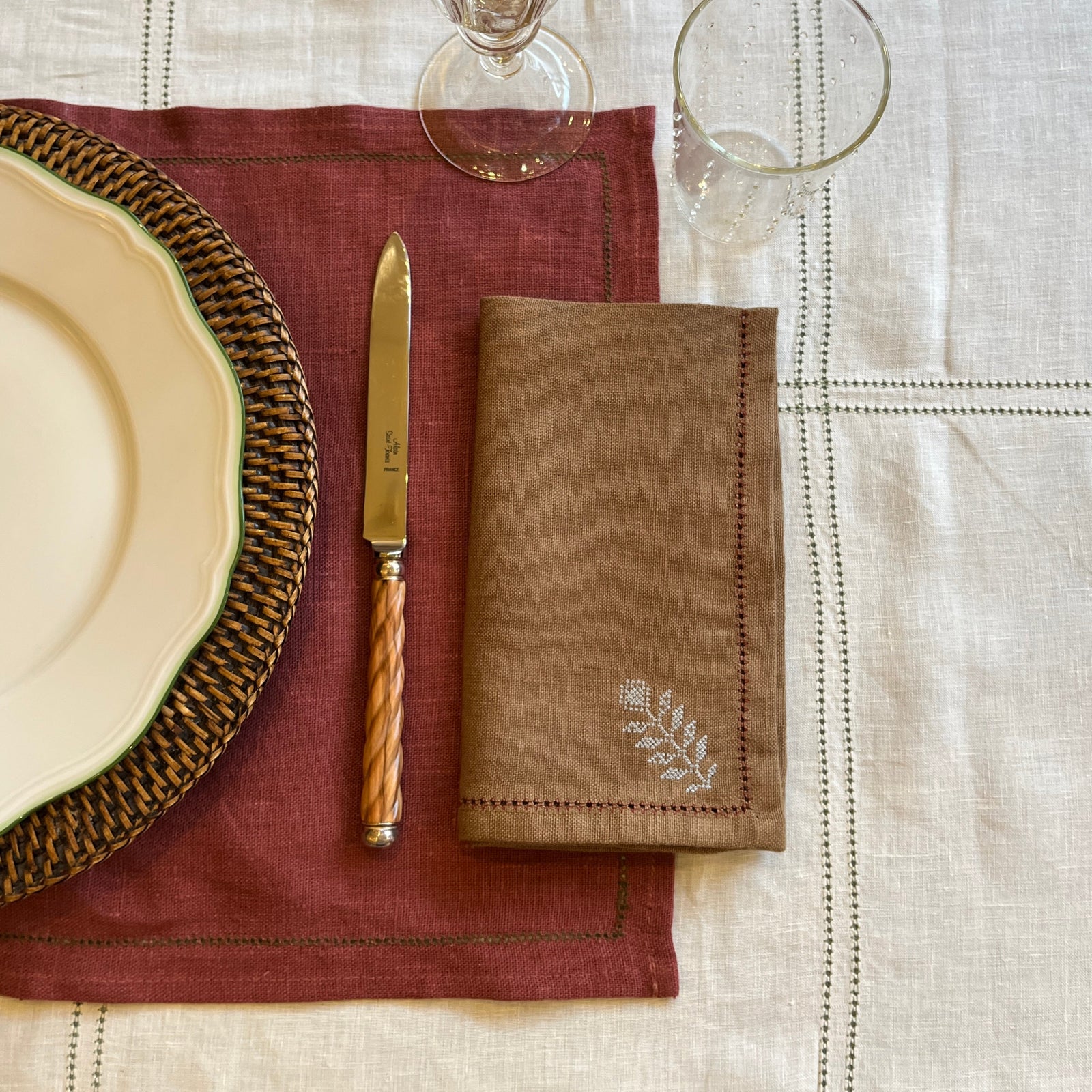 Set of Bronze Napkins with Ludmila Floral Embroidery