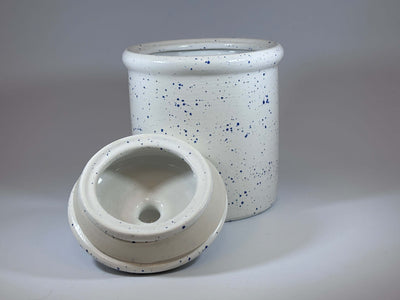 Light speckled blue canister