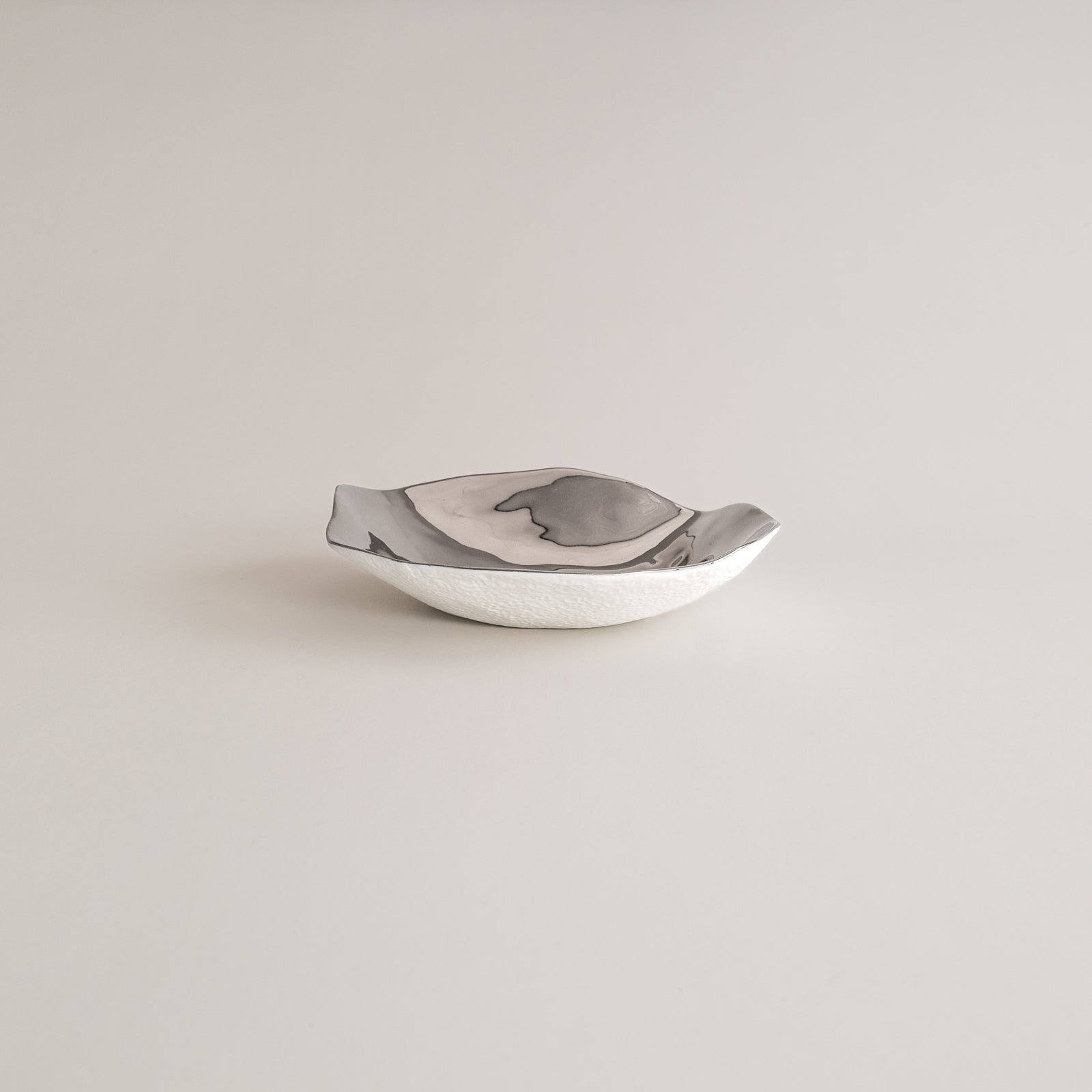 Indulge nº5 small plate / platinum