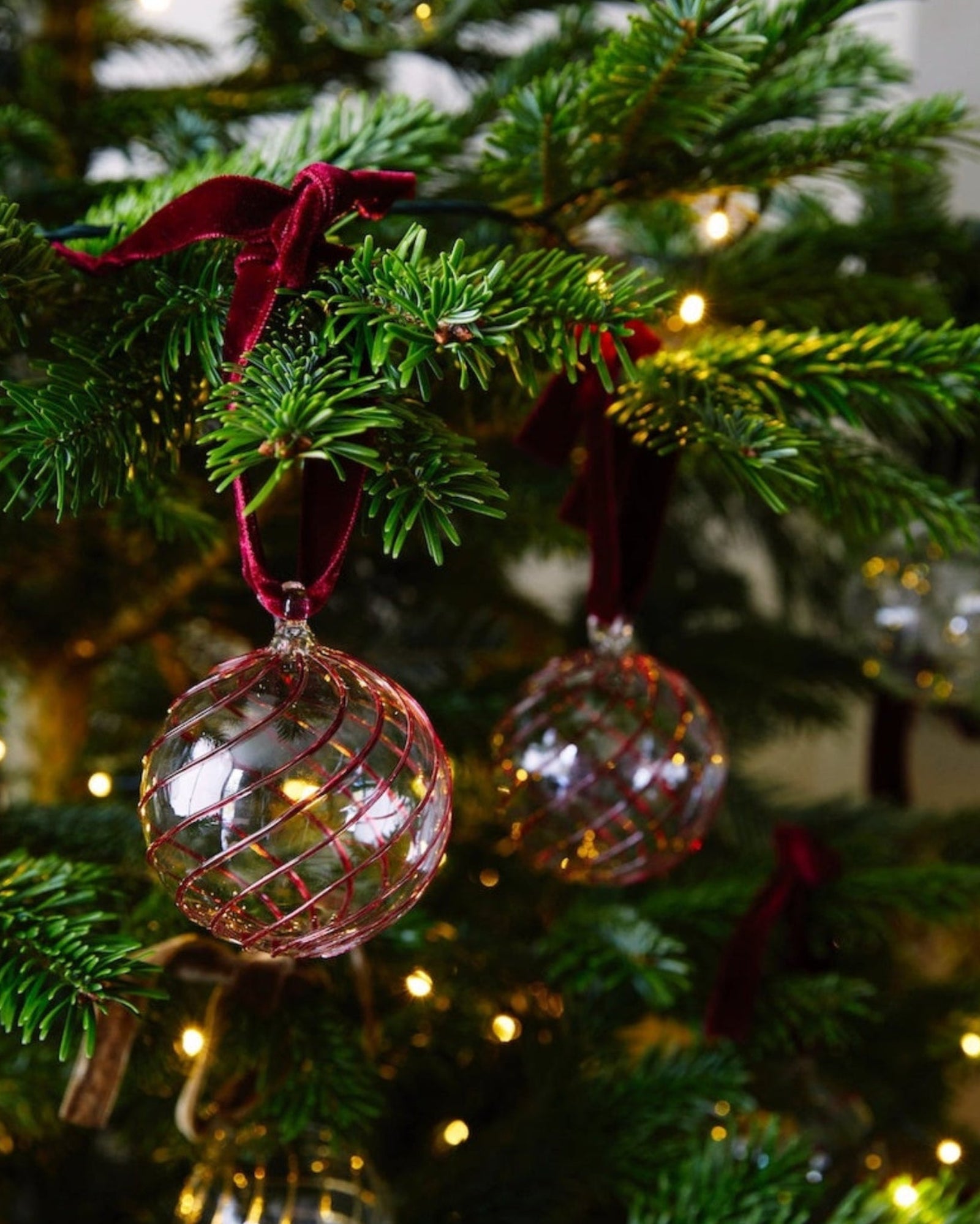 Swirl Glass Bauble - Red
