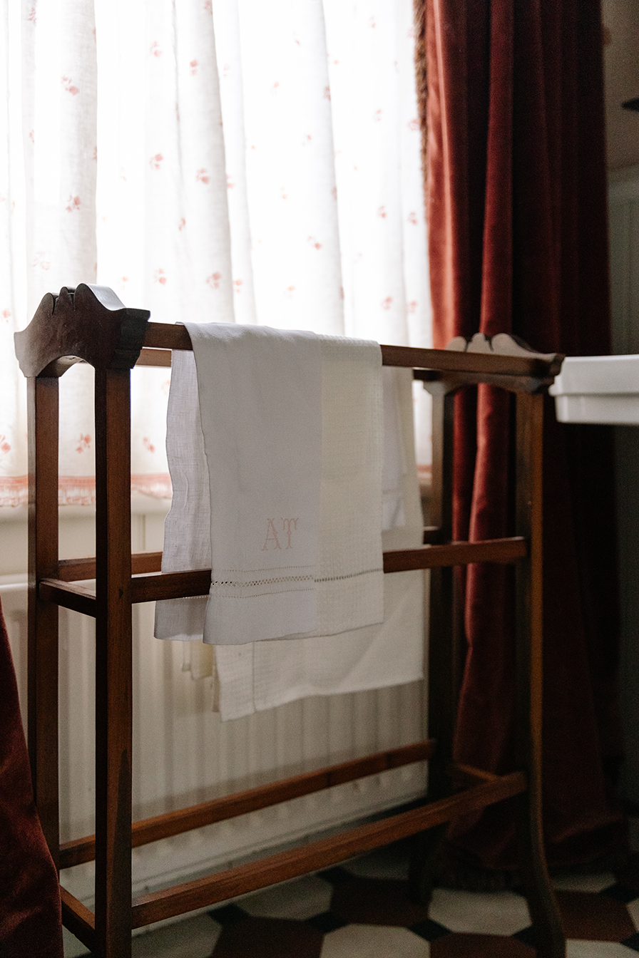 Liège Hand Towel in Ivory White Waffle with Parma Grey Hemstitch