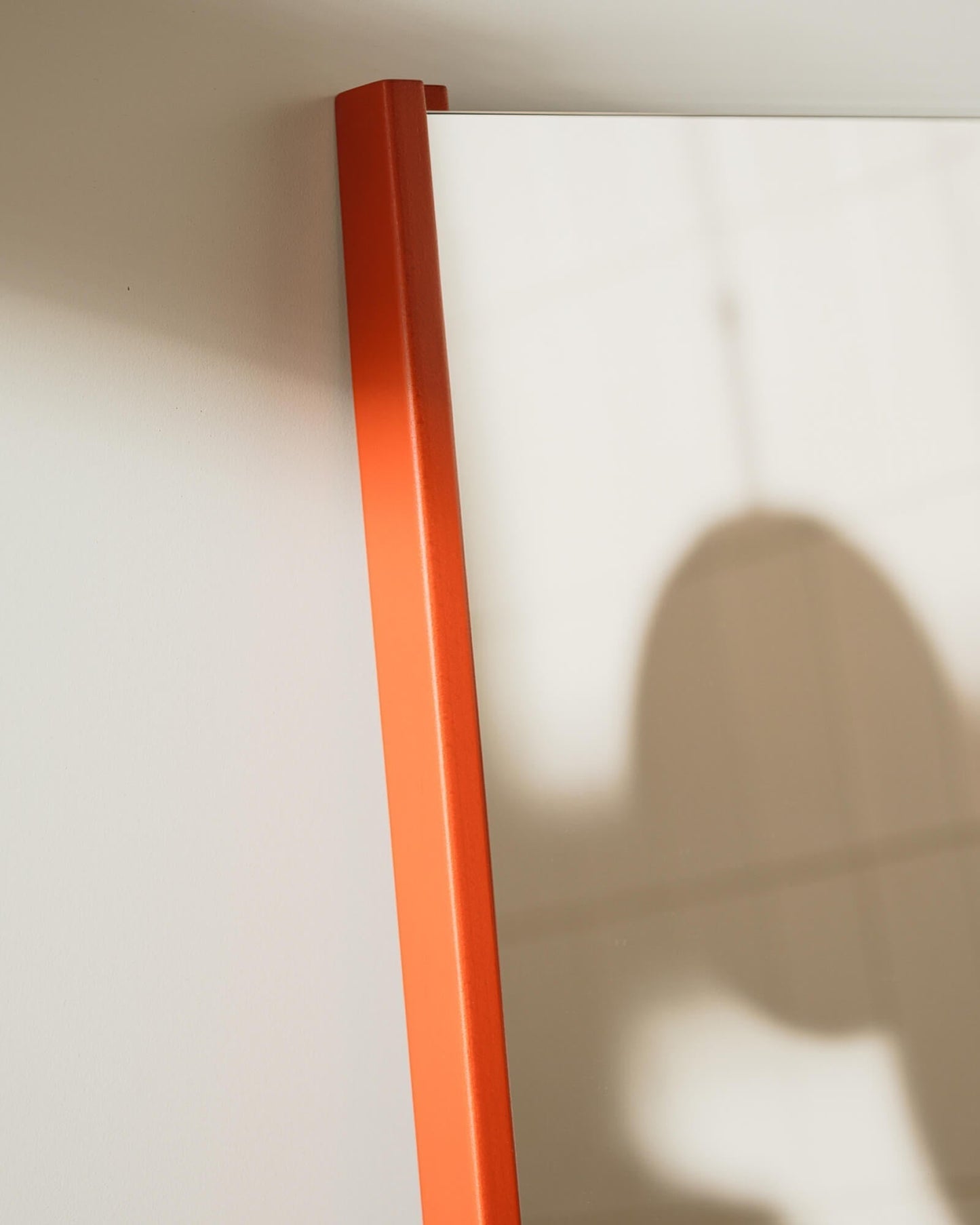 Lun Leaning Mirror