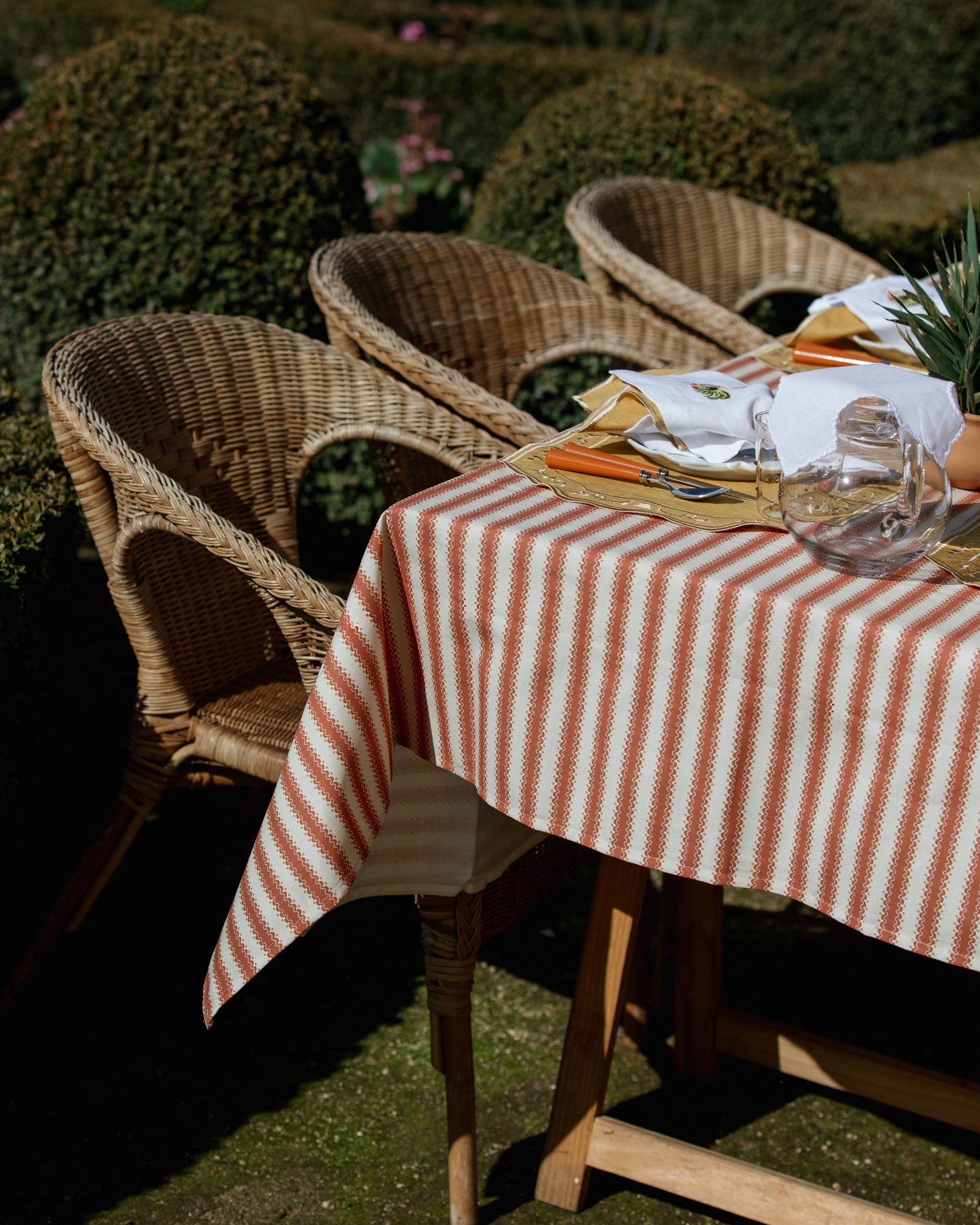 Atlântica Red Printed Tablecloth in 100% Cotton
