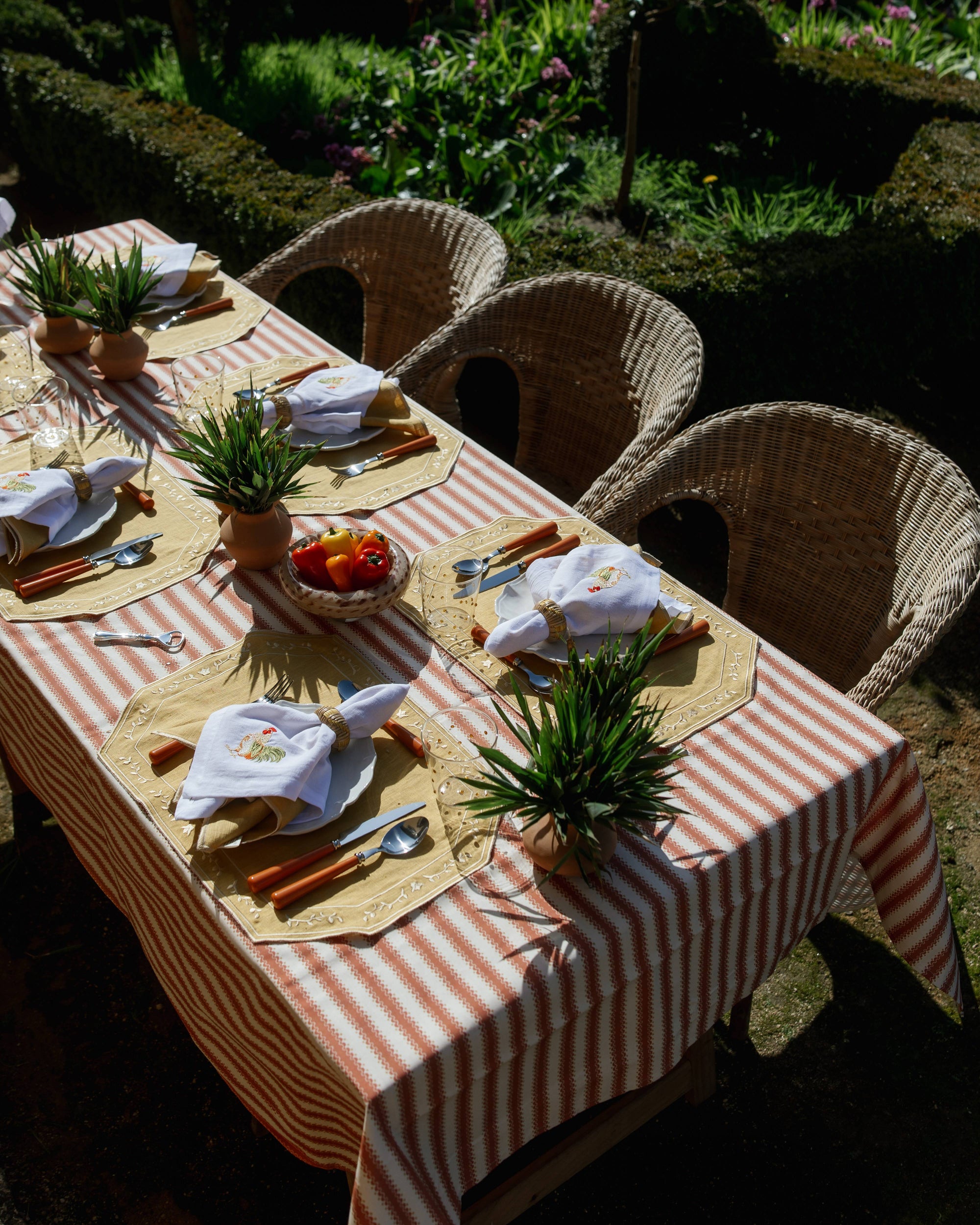 Atlântica Red Printed Tablecloth in 100% Cotton