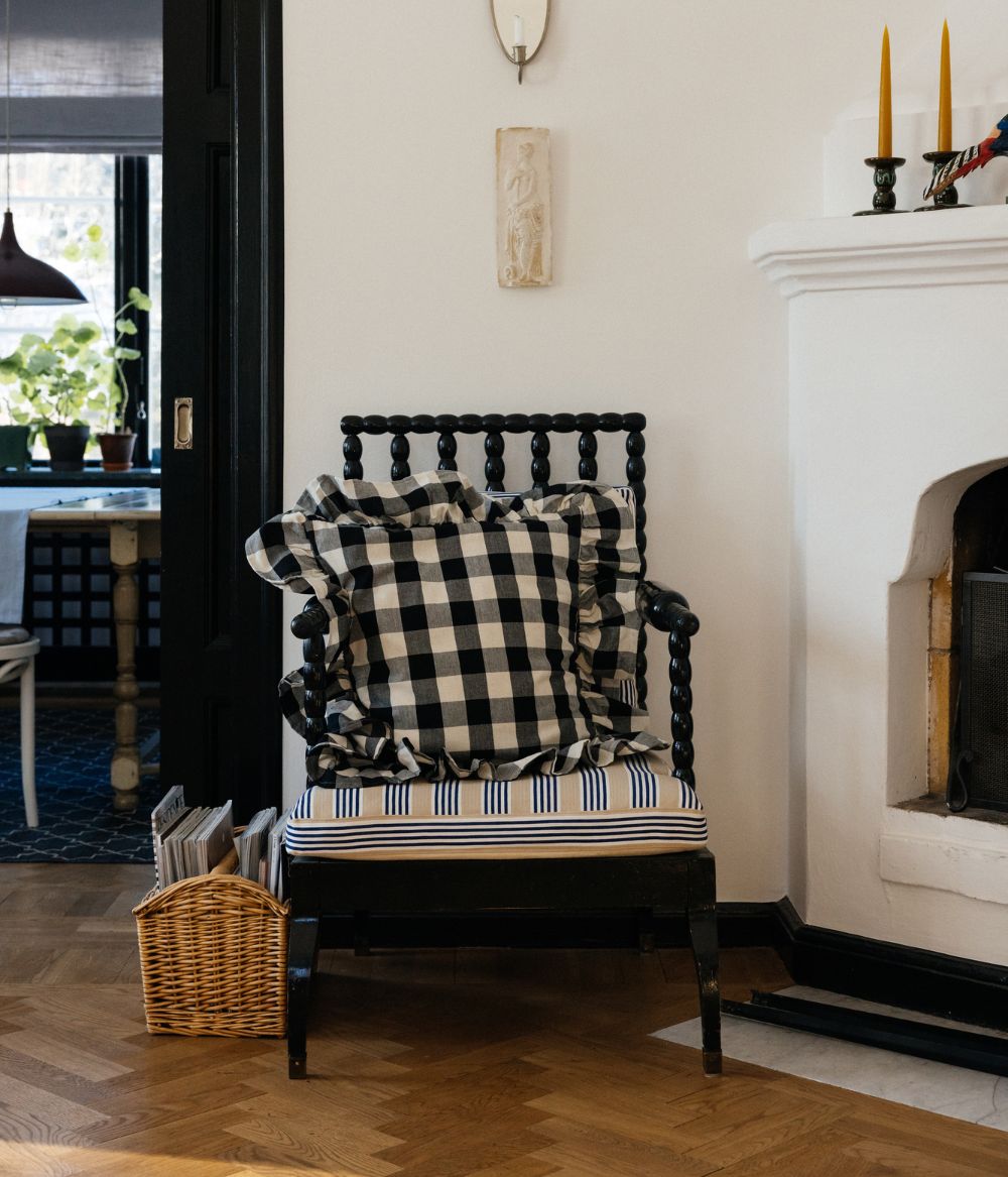 Pleated Cushion Cover b/w