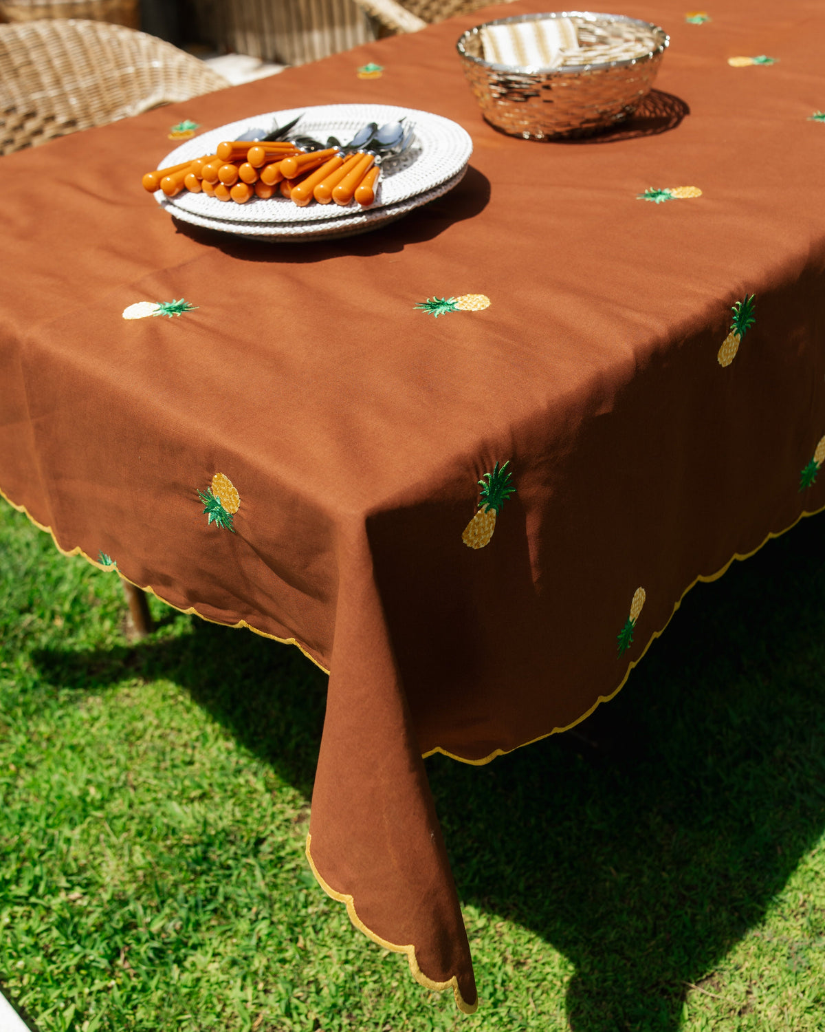 Tablecloth Embroidered with Pineapples, Brown