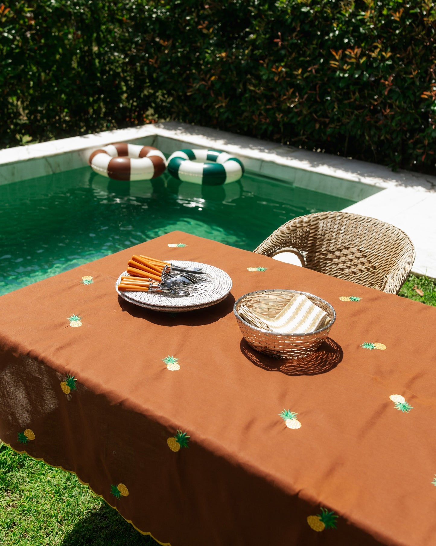 Tablecloth Embroidered with Pineapples, Brown