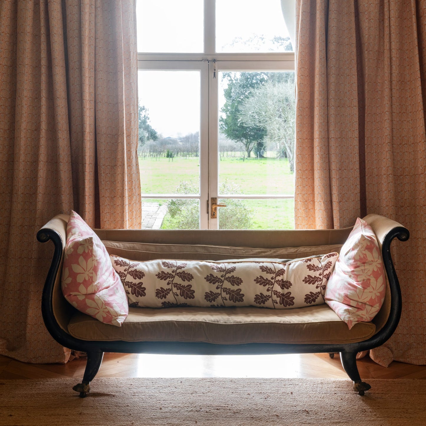 Cushion Horse Chestnut Pink