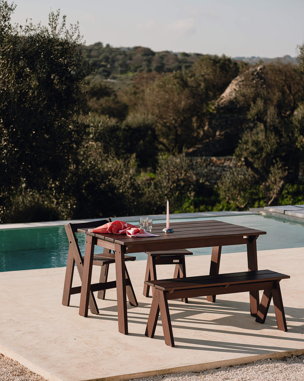 Navo Table - 140 x 77 cm