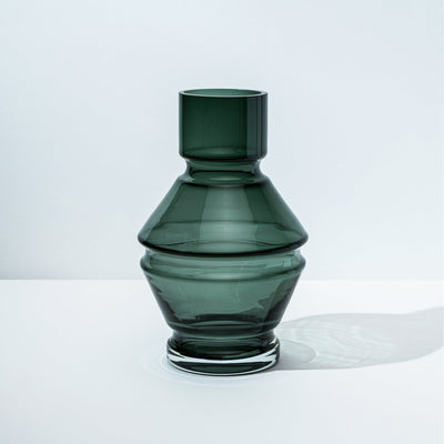raawii Nicholai Wiig-Hansen - Relæ - glass vase - large Vase smokey gray