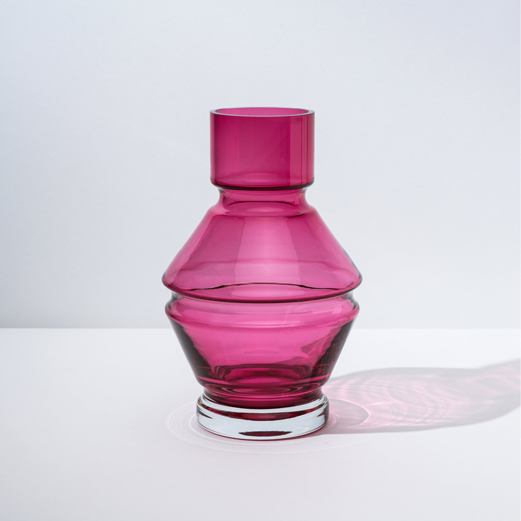 raawii Nicholai Wiig-Hansen - Relæ - glass vase - large Vase rubine red