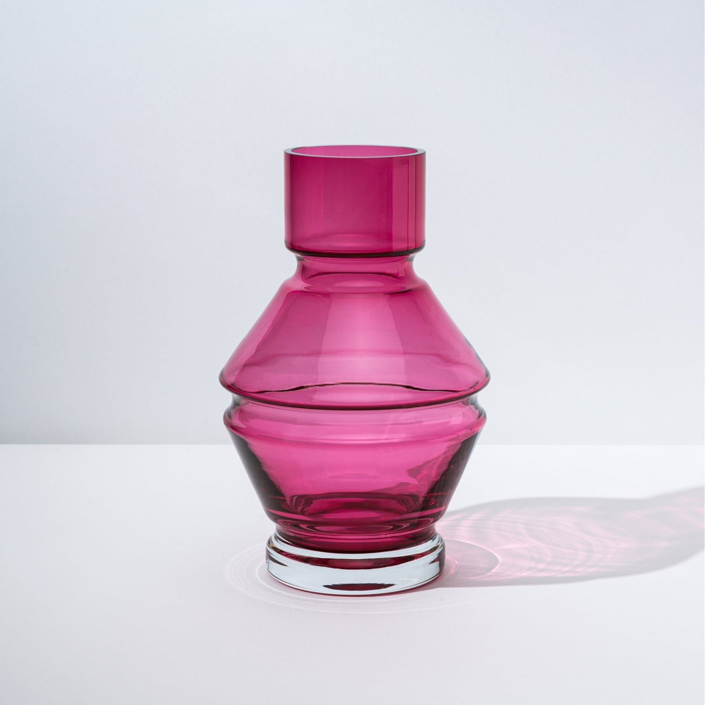 raawii Nicholai Wiig-Hansen - Relæ - glass vase - large Vase rubine red