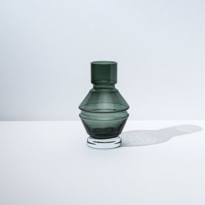 raawii Nicholai Wiig-Hansen - Relæ - glass vase - small Vase smokey gray