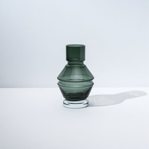 raawii Nicholai Wiig-Hansen - Relæ - glass vase - small Vase smokey gray
