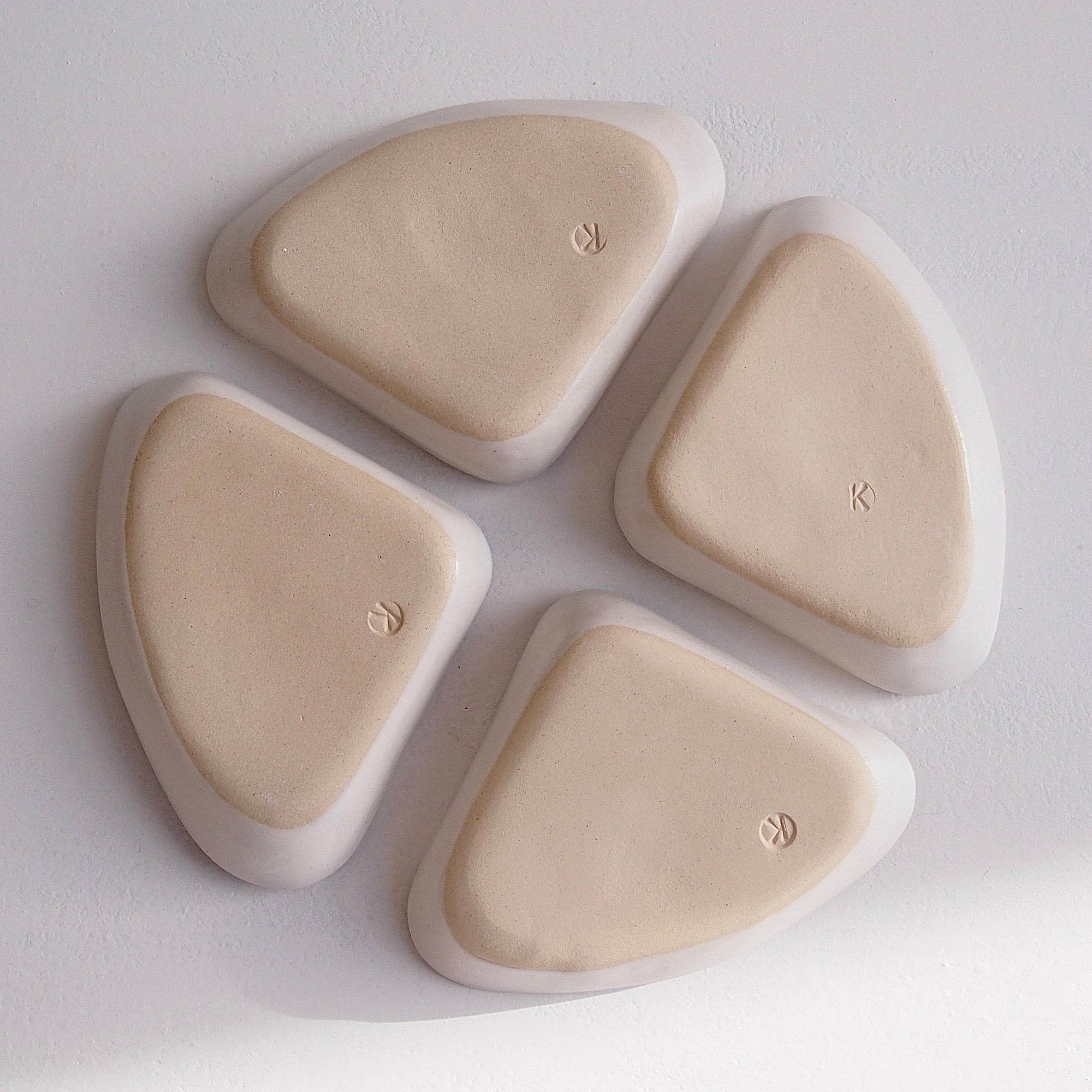 Satin White Pottery Triangle Cake Dish