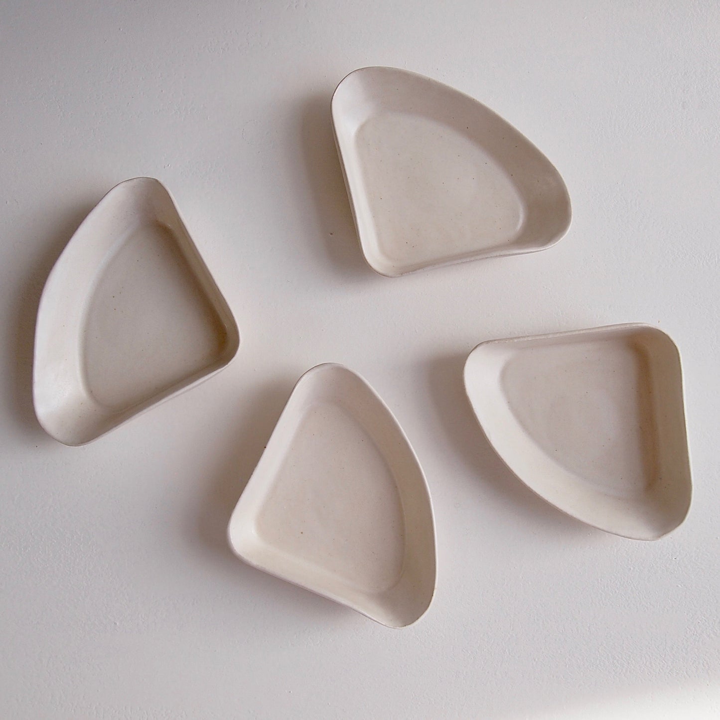 Satin White Pottery Triangle Cake Dish