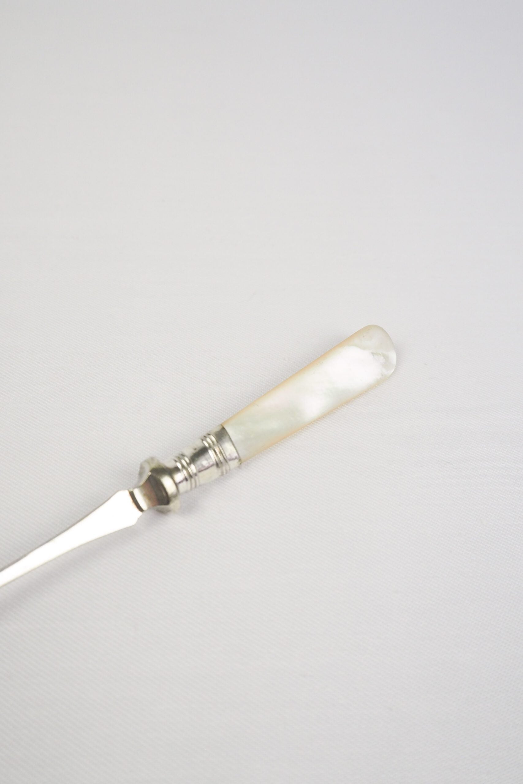 This Antique Pickle Fork is the perfect piece for your kitchen. With a beautiful Mother of Pearl handle and a Silver Plated neck and barbed prongs. Wildmore