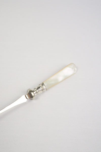 This Antique Pickle Fork is the perfect piece for your kitchen. With a beautiful Mother of Pearl handle and a Silver Plated neck and barbed prongs. Wildmore