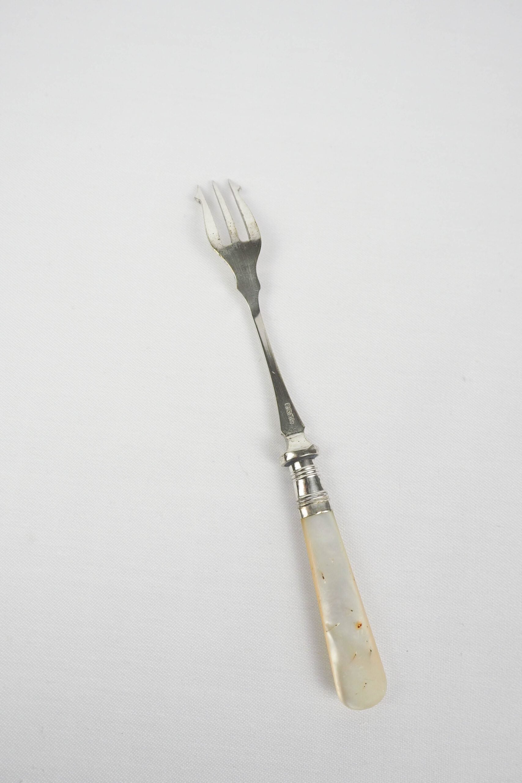 This Antique Pickle Fork is the perfect piece for your kitchen. With a beautiful Mother of Pearl handle and a Silver Plated neck and barbed prongs. Wildmore