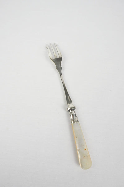 This Antique Pickle Fork is the perfect piece for your kitchen. With a beautiful Mother of Pearl handle and a Silver Plated neck and barbed prongs. Wildmore