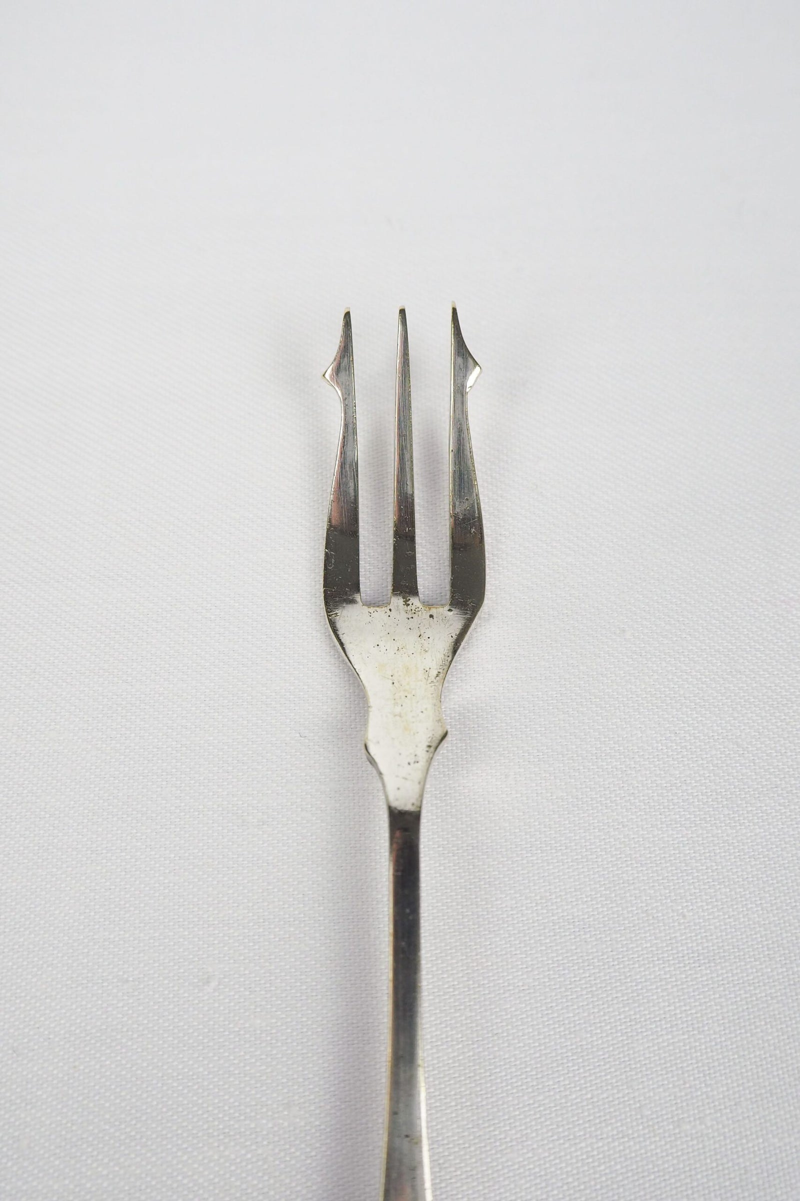 This Antique Pickle Fork is the perfect piece for your kitchen. With a beautiful Mother of Pearl handle and a Silver Plated neck and barbed prongs. Wildmore