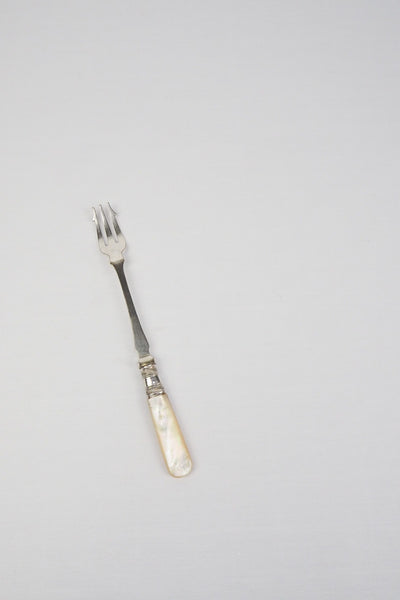 This Antique Pickle Fork is the perfect piece for your kitchen. With a beautiful Mother of Pearl handle and a Silver Plated neck and barbed prongs. Wildmore
